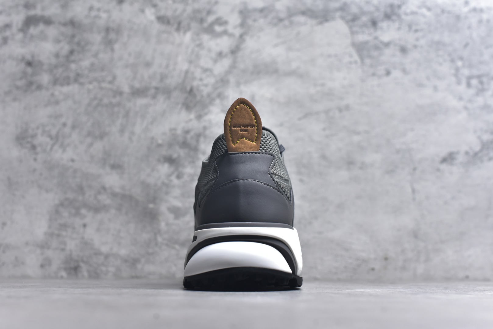 图片[5]-#Louis Vuitton LV Runner Tatic Sneaker 系列 厚底 休闲 运动鞋 跑鞋 原版购入开发 做货 本款 Runner Tatic 运动鞋融合飞织面料材质，演绎传统登山鞋的灵感启发。 字母抒写于一侧，标识，轻盈耐磨的橡胶外底完善整体配送精美包装 面料： 原版进口定制飞织面料 ■内里：原版定制透气网里 ■鞋底：原版开模防滑橡胶组合材质 ■底厚： 4CM 尺码：男款38-46-选品中心