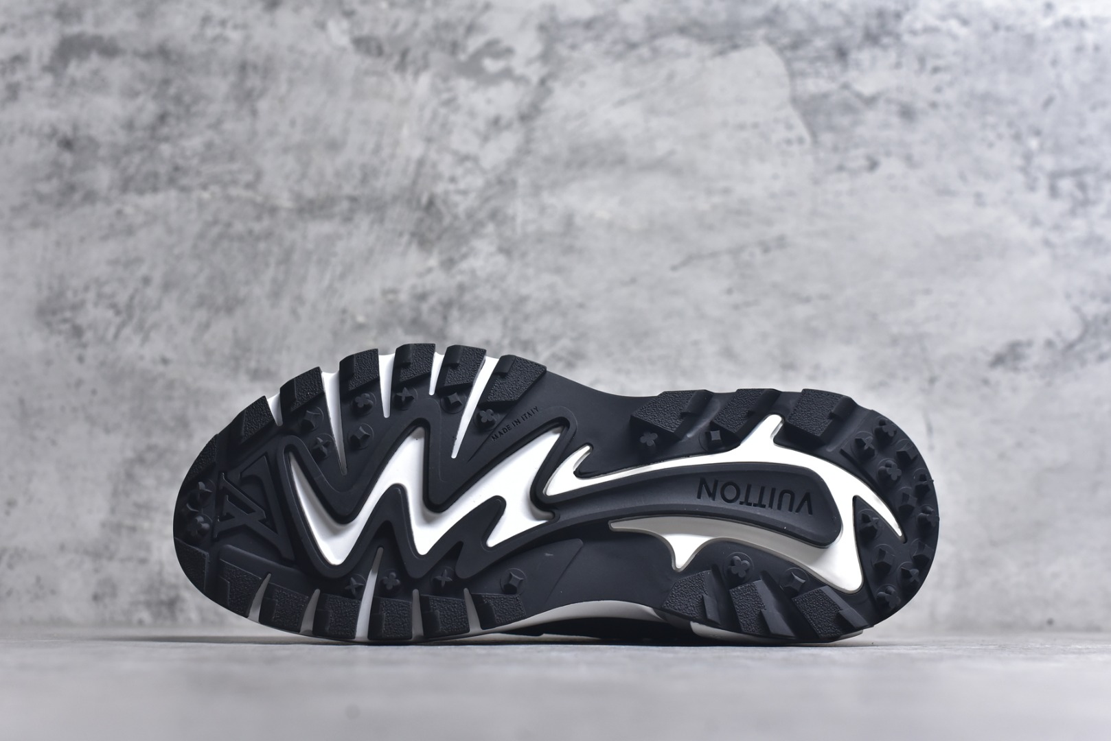 图片[6]-#Louis Vuitton LV Runner Tatic Sneaker 系列 厚底 休闲 运动鞋 跑鞋 原版购入开发 做货 本款 Runner Tatic 运动鞋融合飞织面料材质，演绎传统登山鞋的灵感启发。 字母抒写于一侧，标识，轻盈耐磨的橡胶外底完善整体配送精美包装 面料： 原版进口定制飞织面料 ■内里：原版定制透气网里 ■鞋底：原版开模防滑橡胶组合材质 ■底厚： 4CM 尺码：男款38-46-选品中心