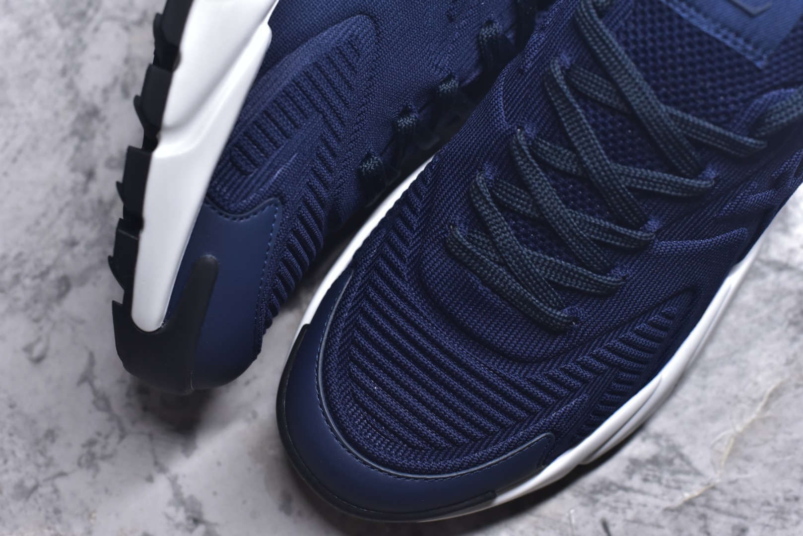 图片[8]-#Louis Vuitton LV Runner Tatic Sneaker 系列 厚底 休闲 运动鞋 跑鞋 原版购入开发 做货 本款 Runner Tatic 运动鞋融合飞织面料材质，演绎传统登山鞋的灵感启发。 字母抒写于一侧，标识，轻盈耐磨的橡胶外底完善整体配送精美包装 面料： 原版进口定制飞织面料 ■内里：原版定制透气网里 ■鞋底：原版开模防滑橡胶组合材质 ■底厚： 4CM 尺码：男款38-46-选品中心