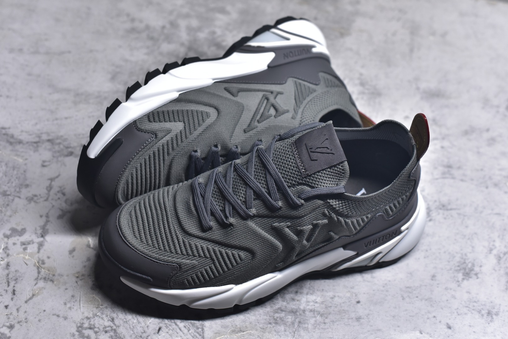 图片[7]-#Louis Vuitton LV Runner Tatic Sneaker 系列 厚底 休闲 运动鞋 跑鞋 原版购入开发 做货 本款 Runner Tatic 运动鞋融合飞织面料材质，演绎传统登山鞋的灵感启发。 字母抒写于一侧，标识，轻盈耐磨的橡胶外底完善整体配送精美包装 面料： 原版进口定制飞织面料 ■内里：原版定制透气网里 ■鞋底：原版开模防滑橡胶组合材质 ■底厚： 4CM 尺码：男款38-46-选品中心