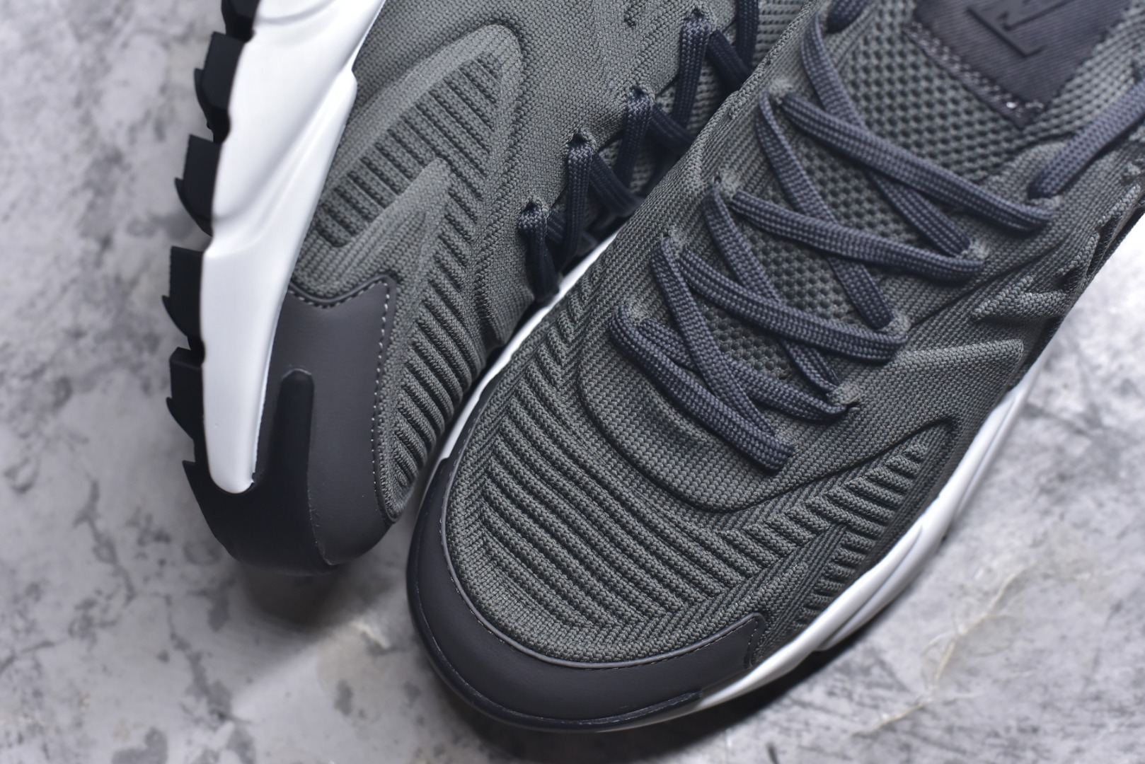 图片[8]-#Louis Vuitton LV Runner Tatic Sneaker 系列 厚底 休闲 运动鞋 跑鞋 原版购入开发 做货 本款 Runner Tatic 运动鞋融合飞织面料材质，演绎传统登山鞋的灵感启发。 字母抒写于一侧，标识，轻盈耐磨的橡胶外底完善整体配送精美包装 面料： 原版进口定制飞织面料 ■内里：原版定制透气网里 ■鞋底：原版开模防滑橡胶组合材质 ■底厚： 4CM 尺码：男款38-46-选品中心