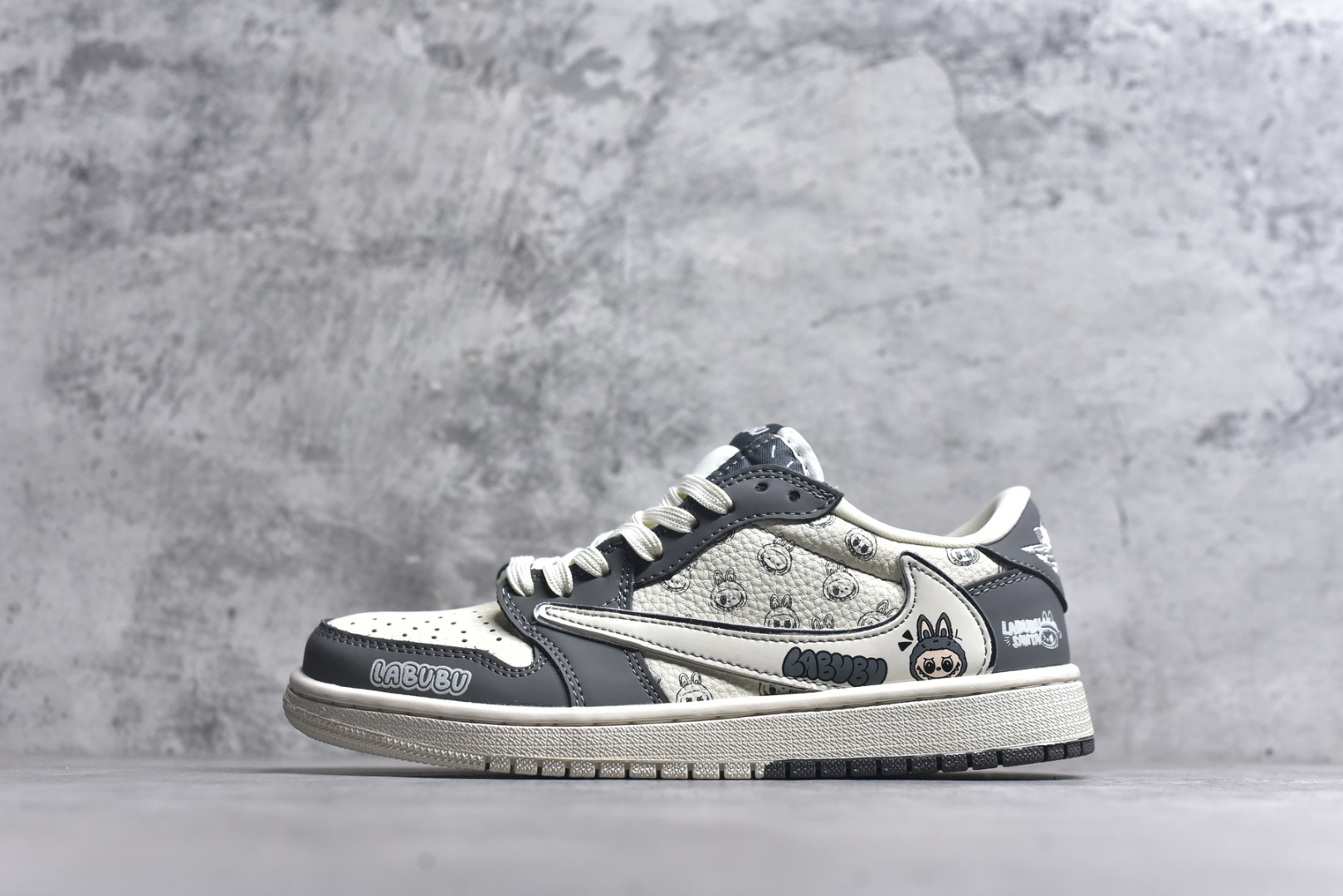 #Nike Air Jordan 1 x Travis Scott AJ1倒勾 乔一倒钩 ‘DIY’定制 耐克 低帮文化篮球鞋 完美品质出货 细节如图所示 鞋面切割工整 冲孔整齐干净 中底拉帮线 整体清洁度非常好 货号：LD2028-055 尺码：36 36.5 37.5 38 38.5 39 40 40.5 41 42 42.5 43 44 45-选品中心