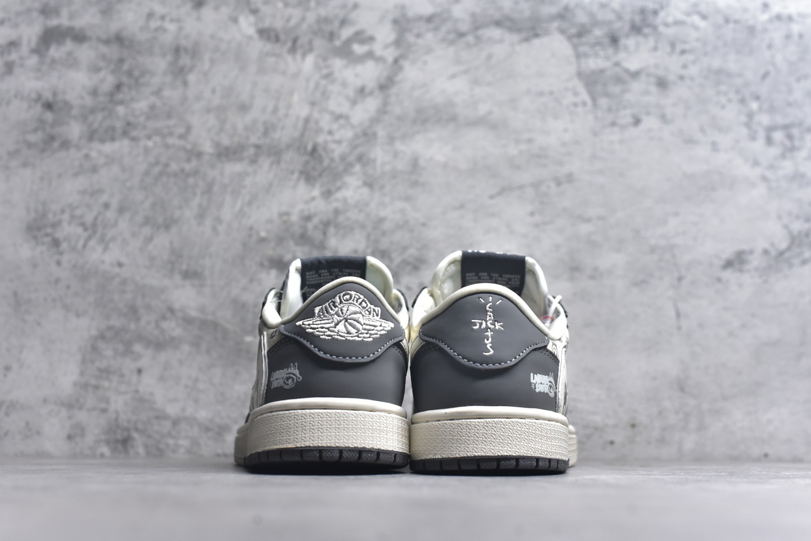 图片[5]-#Nike Air Jordan 1 x Travis Scott AJ1倒勾 乔一倒钩 ‘DIY’定制 耐克 低帮文化篮球鞋 完美品质出货 细节如图所示 鞋面切割工整 冲孔整齐干净 中底拉帮线 整体清洁度非常好 货号：LD2028-055 尺码：36 36.5 37.5 38 38.5 39 40 40.5 41 42 42.5 43 44 45-选品中心
