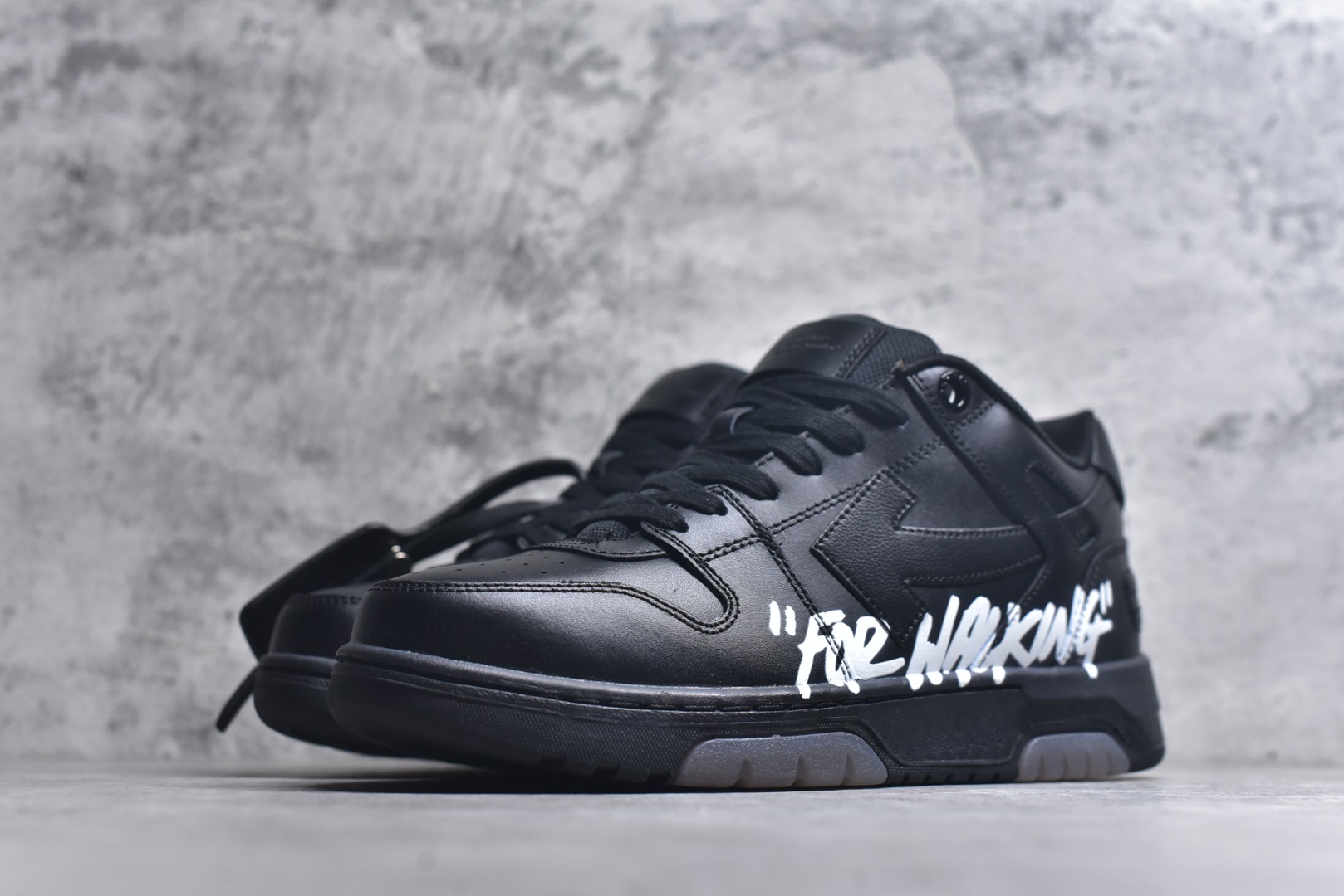 图片[2]-#Off-White™ co Virgil Abloh Out Of Office Low-top Leather OW联名 箭头OFF-White 重磅联名 SneakersOOO复古百搭休闲运动板鞋 原楦型开发纸版#采用粒面头层小牛皮饰片#超软PU鞋垫+拼接去臭网布材质#全新开发橡胶耐磨鞋底低帮Out of office运动鞋 尺码：40 41 42 43 44 45 46 47-选品中心