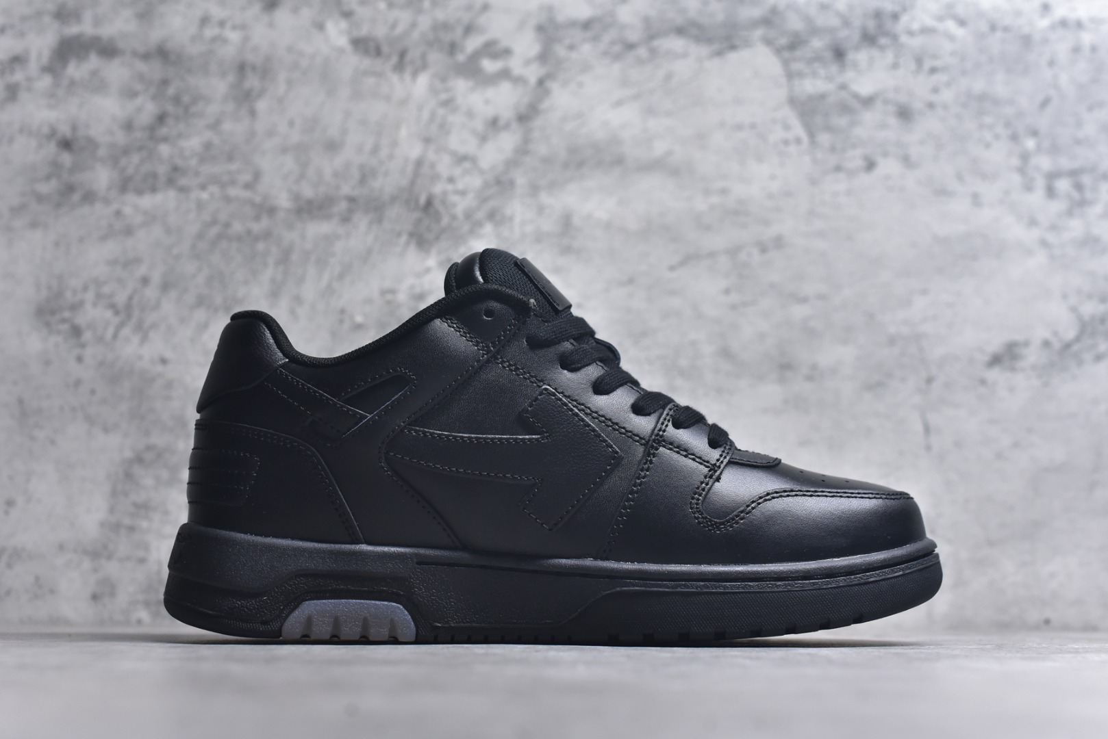 图片[3]-#Off-White™ co Virgil Abloh Out Of Office Low-top Leather OW联名 箭头OFF-White 重磅联名 SneakersOOO复古百搭休闲运动板鞋 原楦型开发纸版#采用粒面头层小牛皮饰片#超软PU鞋垫+拼接去臭网布材质#全新开发橡胶耐磨鞋底低帮Out of office运动鞋 尺码：40 41 42 43 44 45 46 47-选品中心