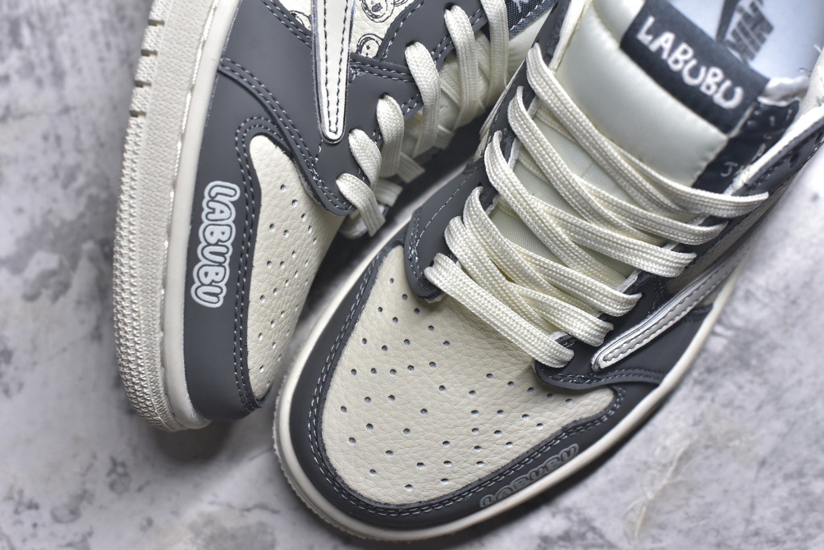 图片[8]-#Nike Air Jordan 1 x Travis Scott AJ1倒勾 乔一倒钩 ‘DIY’定制 耐克 低帮文化篮球鞋 完美品质出货 细节如图所示 鞋面切割工整 冲孔整齐干净 中底拉帮线 整体清洁度非常好 货号：LD2028-055 尺码：36 36.5 37.5 38 38.5 39 40 40.5 41 42 42.5 43 44 45-选品中心