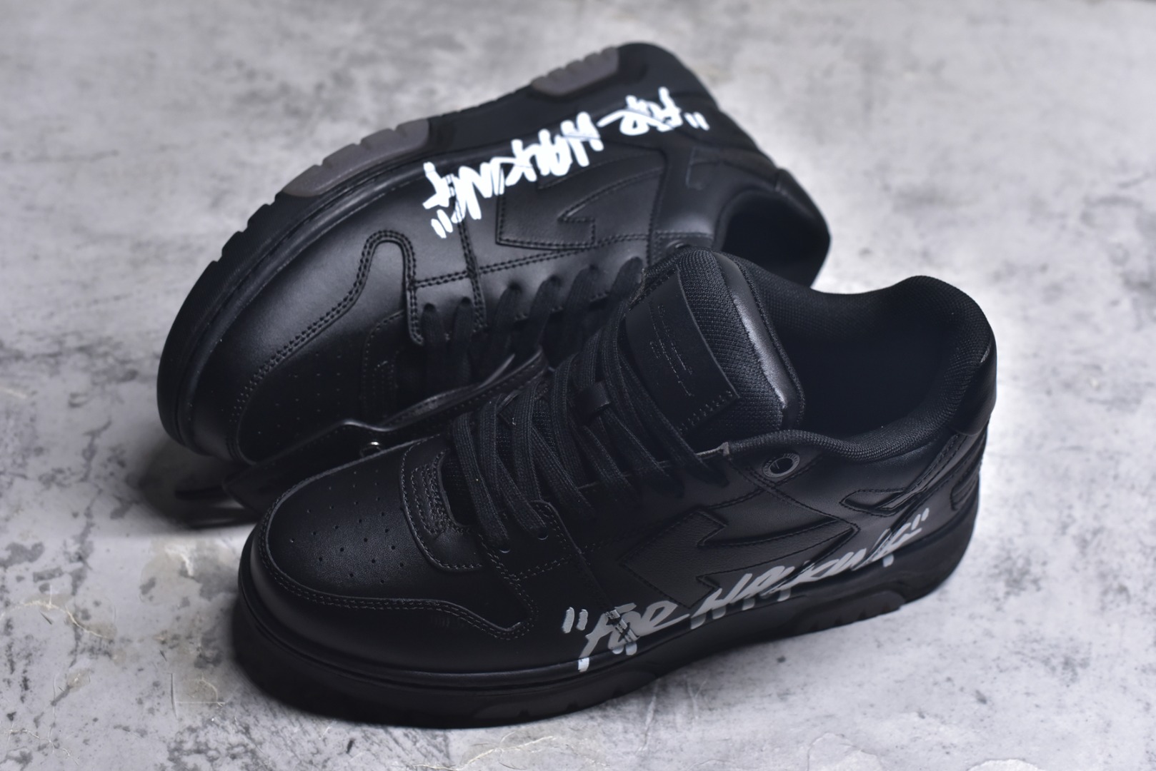 图片[7]-#Off-White™ co Virgil Abloh Out Of Office Low-top Leather OW联名 箭头OFF-White 重磅联名 SneakersOOO复古百搭休闲运动板鞋 原楦型开发纸版#采用粒面头层小牛皮饰片#超软PU鞋垫+拼接去臭网布材质#全新开发橡胶耐磨鞋底低帮Out of office运动鞋 尺码：40 41 42 43 44 45 46 47-选品中心