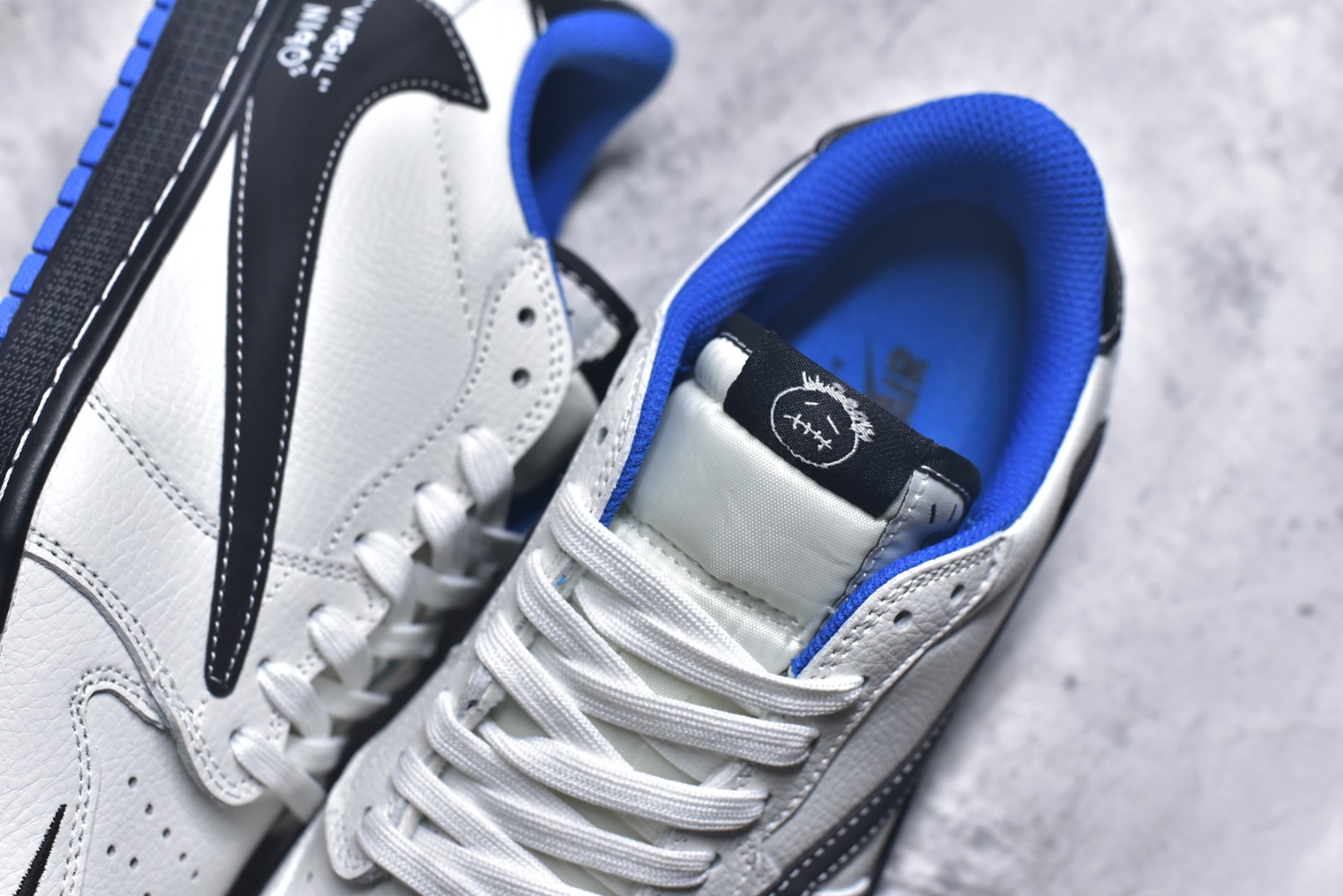 图片[9]-#Travis Scott x Fragment Design x Air Jordan 1 Low OG SP AJ1 乔1联名 蓝底鬼脸 低帮文化休闲板鞋 DZ5899-027 #多方联名合作融合了Travis Scott 独特的音乐风格，藤原浩个性的设计风格以及Jordan品牌的经典元素 使其成为一双具有独特身份和价值的鞋子 清新而立体的外观加上联名标识更突出了其独特身份 这种配色方案显示出活力和时尚感 在视觉上引人注目 鞋身的质感和细腻的细节处理使其显得高端而格调十足 这款“倒钩”联名是设计与创意完美结合 融合多方的个性风格是一款备受瞩目的潮流鞋款 尺码：36 36.5 37.5 38 38.5 39 40 40.5 41 42 42.5 43 44 44.5 45 9.E5-选品中心