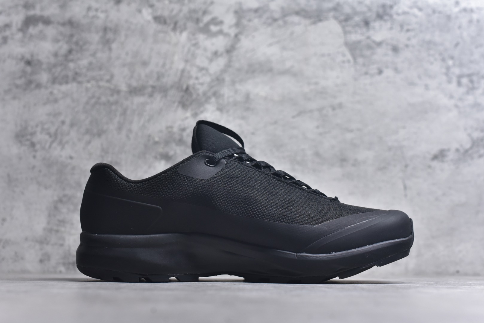 图片[3]-#Arcteryx Aerios GTX 始祖鸟户外防水透气低帮徒步登山鞋 Arcteryx中文名始祖鸟 加拿大户外服饰品牌 1989年创立于加拿大温哥华 始祖鸟来自加拿大海岸山脉 植根高山的专业户外品牌 始终秉承对精湛设计和工艺孜孜以求的准则 从1989年创立至今 Arcteryx始终不断在产品设计与做工上不惜工本 以满足始祖鸟的标准 品质、设计以及精简的理念造就了其良好的性能 并能满足严苛环境下的使用需求 实拍调校N版已经零色差零失真 百分百还原实物色彩所见即所得 不存在货不对板色差等低级问题 选购参考实物拍摄 不混卖不参货 只用心做好货严格选品 承诺混一赔十 尺码：36 36.5 37.5 38 38.5 39 40 40.5 41 42 42.5 43 44 44.5 45-选品中心