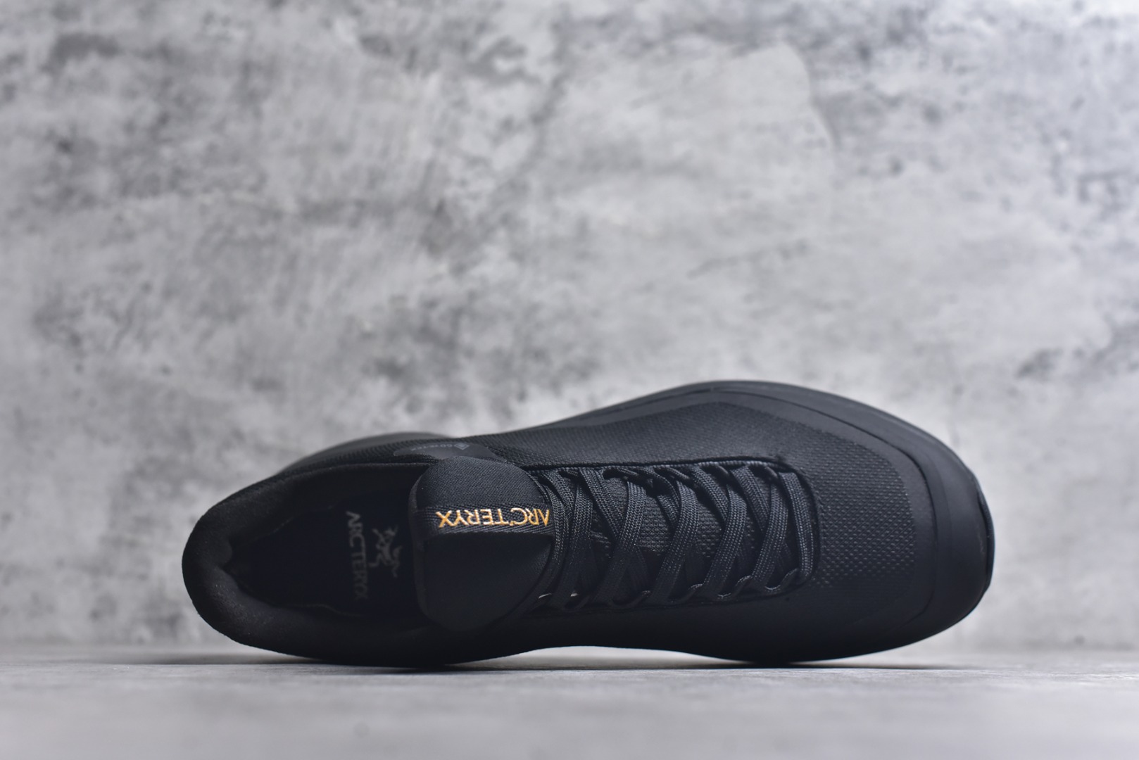 图片[4]-#Arcteryx Aerios GTX 始祖鸟户外防水透气低帮徒步登山鞋 Arcteryx中文名始祖鸟 加拿大户外服饰品牌 1989年创立于加拿大温哥华 始祖鸟来自加拿大海岸山脉 植根高山的专业户外品牌 始终秉承对精湛设计和工艺孜孜以求的准则 从1989年创立至今 Arcteryx始终不断在产品设计与做工上不惜工本 以满足始祖鸟的标准 品质、设计以及精简的理念造就了其良好的性能 并能满足严苛环境下的使用需求 实拍调校N版已经零色差零失真 百分百还原实物色彩所见即所得 不存在货不对板色差等低级问题 选购参考实物拍摄 不混卖不参货 只用心做好货严格选品 承诺混一赔十 尺码：36 36.5 37.5 38 38.5 39 40 40.5 41 42 42.5 43 44 44.5 45-选品中心