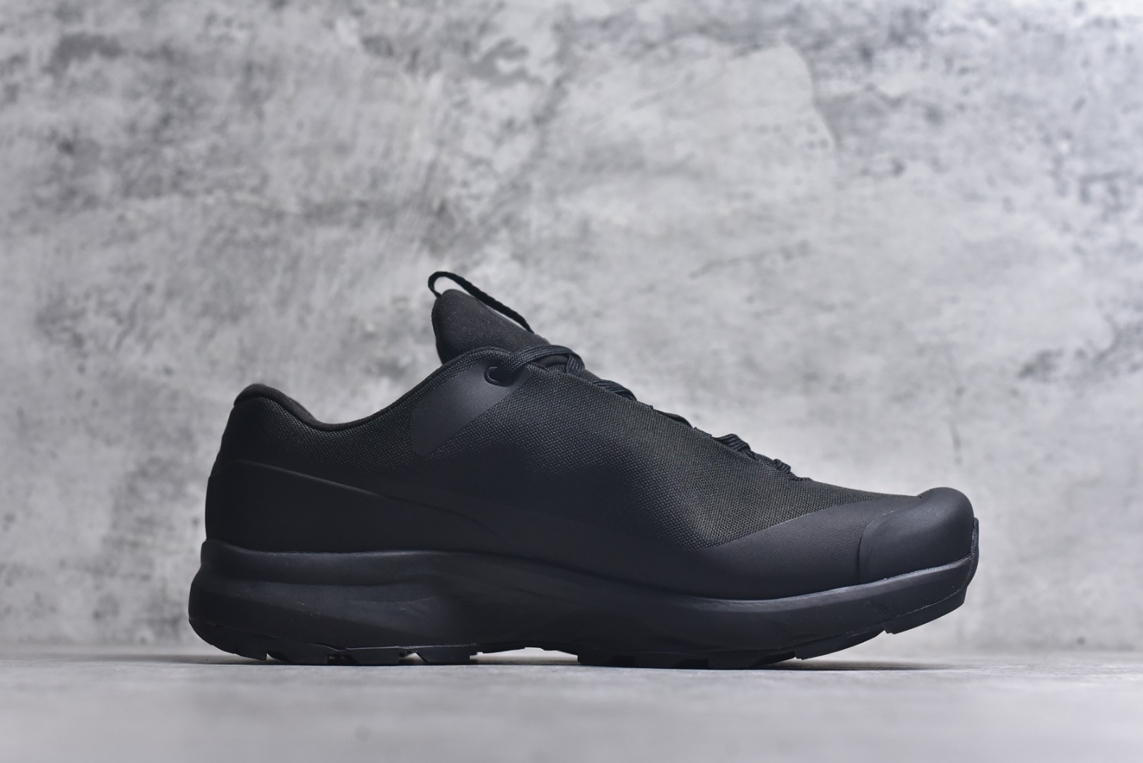 图片[3]-#Arcteryx Aerios GTX 始祖鸟户外防水透气低帮徒步登山鞋 Arcteryx中文名始祖鸟 加拿大户外服饰品牌 1989年创立于加拿大温哥华 始祖鸟来自加拿大海岸山脉 植根高山的专业户外品牌 始终秉承对精湛设计和工艺孜孜以求的准则 从1989年创立至今 Arcteryx始终不断在产品设计与做工上不惜工本 以满足始祖鸟的标准 品质、设计以及精简的理念造就了其良好的性能 并能满足严苛环境下的使用需求 实拍调校N版已经零色差零失真 百分百还原实物色彩所见即所得 不存在货不对板色差等低级问题 选购参考实物拍摄 不混卖不参货 只用心做好货严格选品 承诺混一赔十 尺码：36 36.5 37.5 38 38.5 39 40 40.5 41 42 42.5 43 44 44.5 45-选品中心