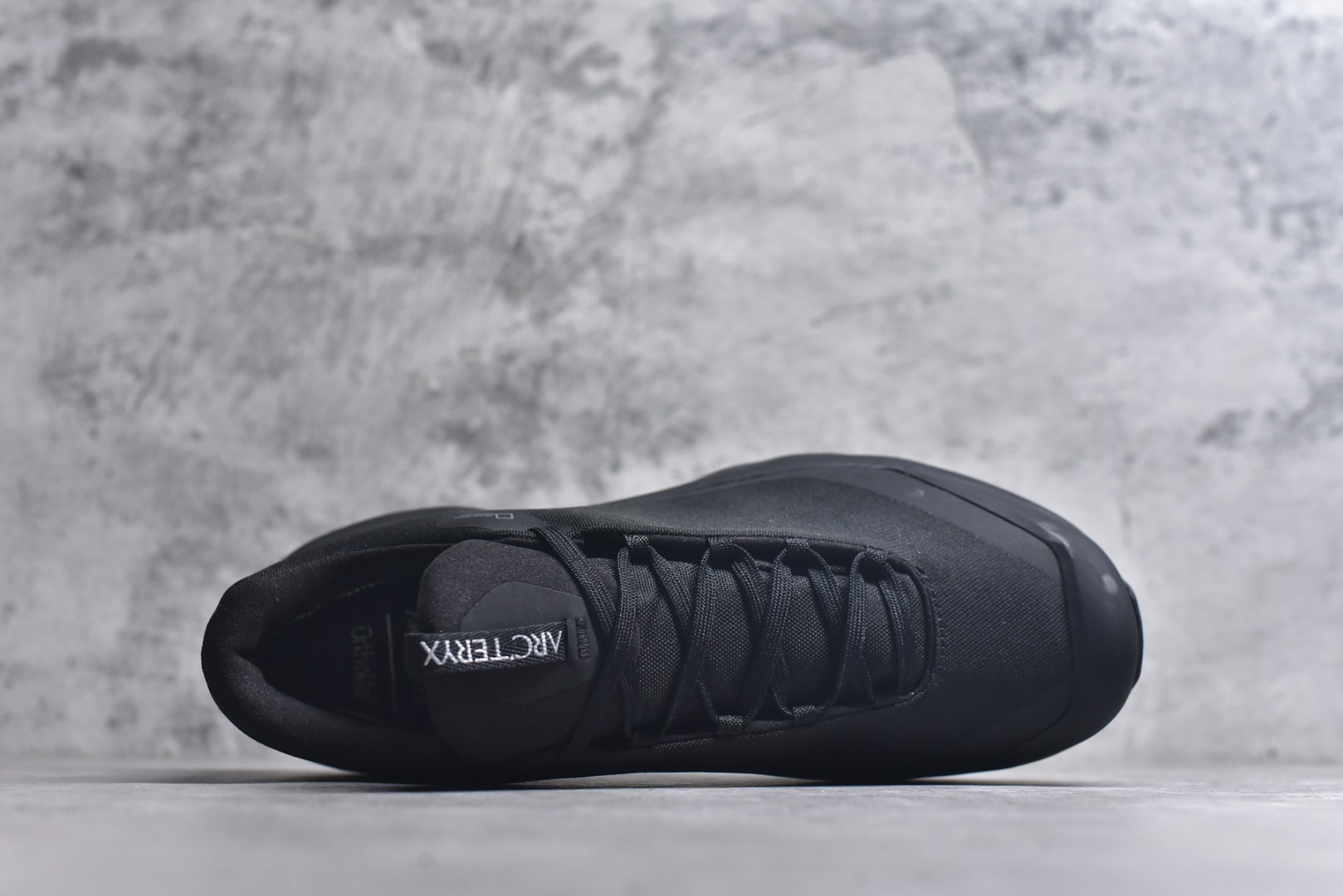 图片[4]-#Arcteryx Aerios GTX 始祖鸟户外防水透气低帮徒步登山鞋 Arcteryx中文名始祖鸟 加拿大户外服饰品牌 1989年创立于加拿大温哥华 始祖鸟来自加拿大海岸山脉 植根高山的专业户外品牌 始终秉承对精湛设计和工艺孜孜以求的准则 从1989年创立至今 Arcteryx始终不断在产品设计与做工上不惜工本 以满足始祖鸟的标准 品质、设计以及精简的理念造就了其良好的性能 并能满足严苛环境下的使用需求 实拍调校N版已经零色差零失真 百分百还原实物色彩所见即所得 不存在货不对板色差等低级问题 选购参考实物拍摄 不混卖不参货 只用心做好货严格选品 承诺混一赔十 尺码：36 36.5 37.5 38 38.5 39 40 40.5 41 42 42.5 43 44 44.5 45-选品中心