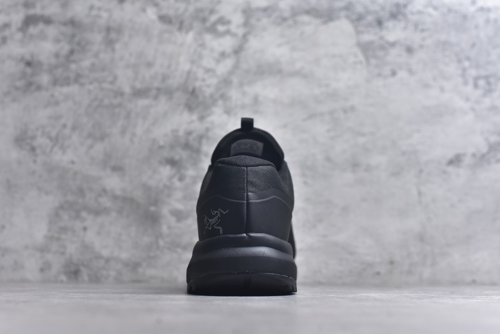 图片[5]-#Arcteryx Aerios GTX 始祖鸟户外防水透气低帮徒步登山鞋 Arcteryx中文名始祖鸟 加拿大户外服饰品牌 1989年创立于加拿大温哥华 始祖鸟来自加拿大海岸山脉 植根高山的专业户外品牌 始终秉承对精湛设计和工艺孜孜以求的准则 从1989年创立至今 Arcteryx始终不断在产品设计与做工上不惜工本 以满足始祖鸟的标准 品质、设计以及精简的理念造就了其良好的性能 并能满足严苛环境下的使用需求 实拍调校N版已经零色差零失真 百分百还原实物色彩所见即所得 不存在货不对板色差等低级问题 选购参考实物拍摄 不混卖不参货 只用心做好货严格选品 承诺混一赔十 尺码：36 36.5 37.5 38 38.5 39 40 40.5 41 42 42.5 43 44 44.5 45-选品中心