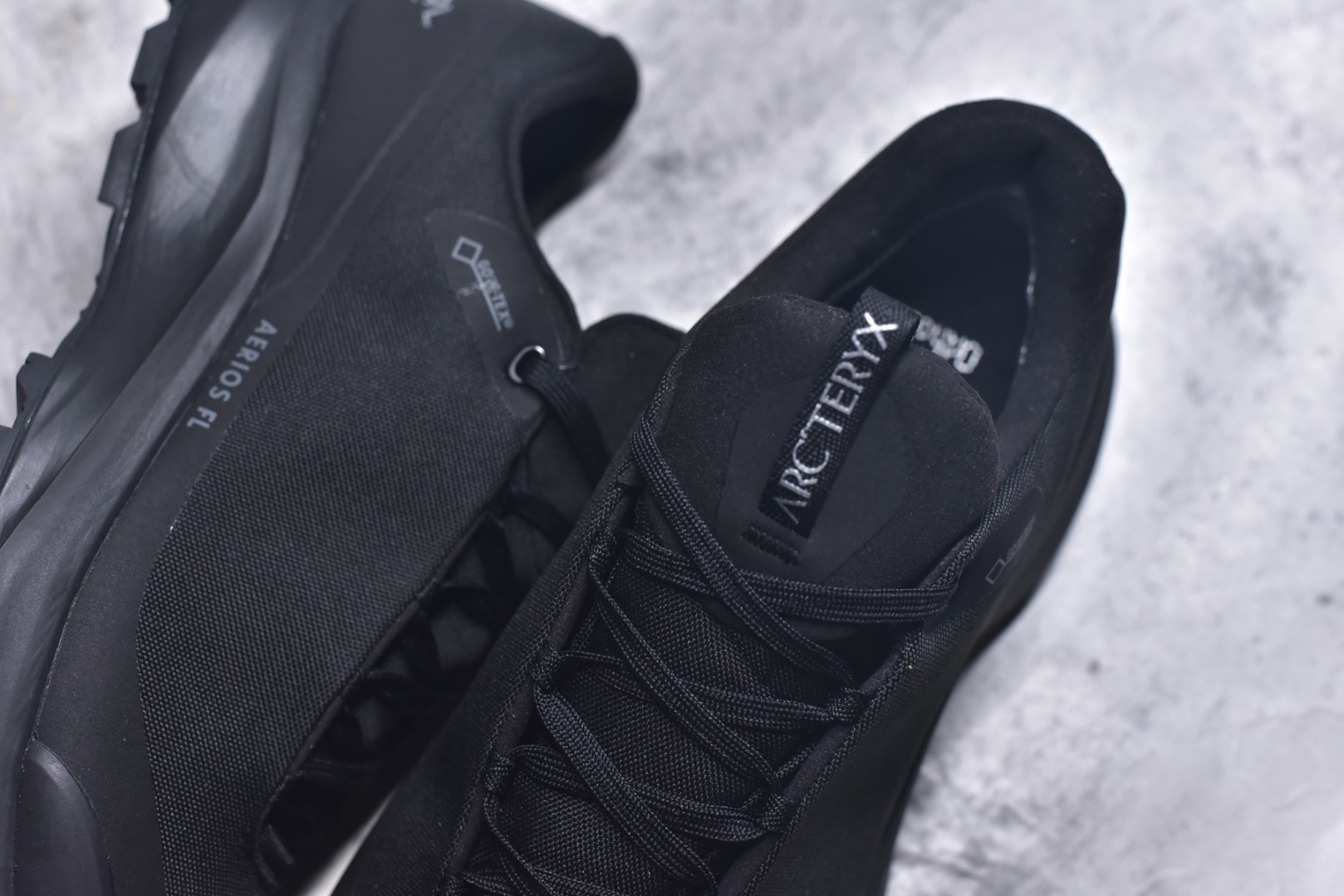 图片[9]-#Arcteryx Aerios GTX 始祖鸟户外防水透气低帮徒步登山鞋 Arcteryx中文名始祖鸟 加拿大户外服饰品牌 1989年创立于加拿大温哥华 始祖鸟来自加拿大海岸山脉 植根高山的专业户外品牌 始终秉承对精湛设计和工艺孜孜以求的准则 从1989年创立至今 Arcteryx始终不断在产品设计与做工上不惜工本 以满足始祖鸟的标准 品质、设计以及精简的理念造就了其良好的性能 并能满足严苛环境下的使用需求 实拍调校N版已经零色差零失真 百分百还原实物色彩所见即所得 不存在货不对板色差等低级问题 选购参考实物拍摄 不混卖不参货 只用心做好货严格选品 承诺混一赔十 尺码：36 36.5 37.5 38 38.5 39 40 40.5 41 42 42.5 43 44 44.5 45-选品中心