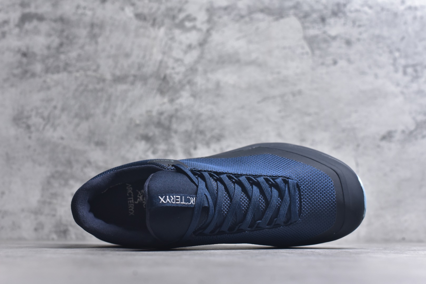 图片[4]-#Arcteryx Aerios GTX 始祖鸟户外防水透气低帮徒步登山鞋 Arcteryx中文名始祖鸟 加拿大户外服饰品牌 1989年创立于加拿大温哥华 始祖鸟来自加拿大海岸山脉 植根高山的专业户外品牌 始终秉承对精湛设计和工艺孜孜以求的准则 从1989年创立至今 Arcteryx始终不断在产品设计与做工上不惜工本 以满足始祖鸟的标准 品质、设计以及精简的理念造就了其良好的性能 并能满足严苛环境下的使用需求 实拍调校N版已经零色差零失真 百分百还原实物色彩所见即所得 不存在货不对板色差等低级问题 选购参考实物拍摄 不混卖不参货 只用心做好货严格选品 承诺混一赔十 尺码：36 36.5 37.5 38 38.5 39 40 40.5 41 42 42.5 43 44 44.5 45-选品中心