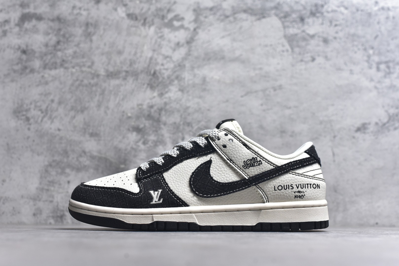 #Nike SB Dunk Low LV系列 牛仔布黑勾 周年高端定制 低帮休闲板鞋 FC1688-223 #定制鞋盒 大厂纯原品质出货 超高清洁度 皮料切割干净无任何毛边 细节完美 尺码：36 36.5 37.5 38 38.5 39 40 40.5 41 42 42.5 43 44 44.5 45 9.E5-选品中心