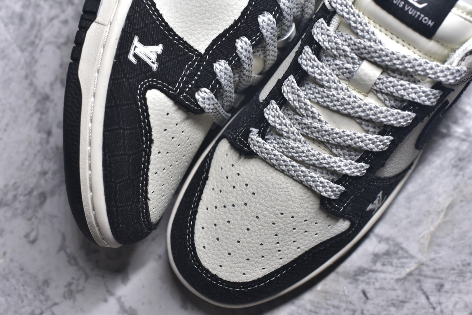 图片[8]-#Nike SB Dunk Low LV系列 牛仔布黑勾 周年高端定制 低帮休闲板鞋 FC1688-223 #定制鞋盒 大厂纯原品质出货 超高清洁度 皮料切割干净无任何毛边 细节完美 尺码：36 36.5 37.5 38 38.5 39 40 40.5 41 42 42.5 43 44 44.5 45 9.E5-选品中心