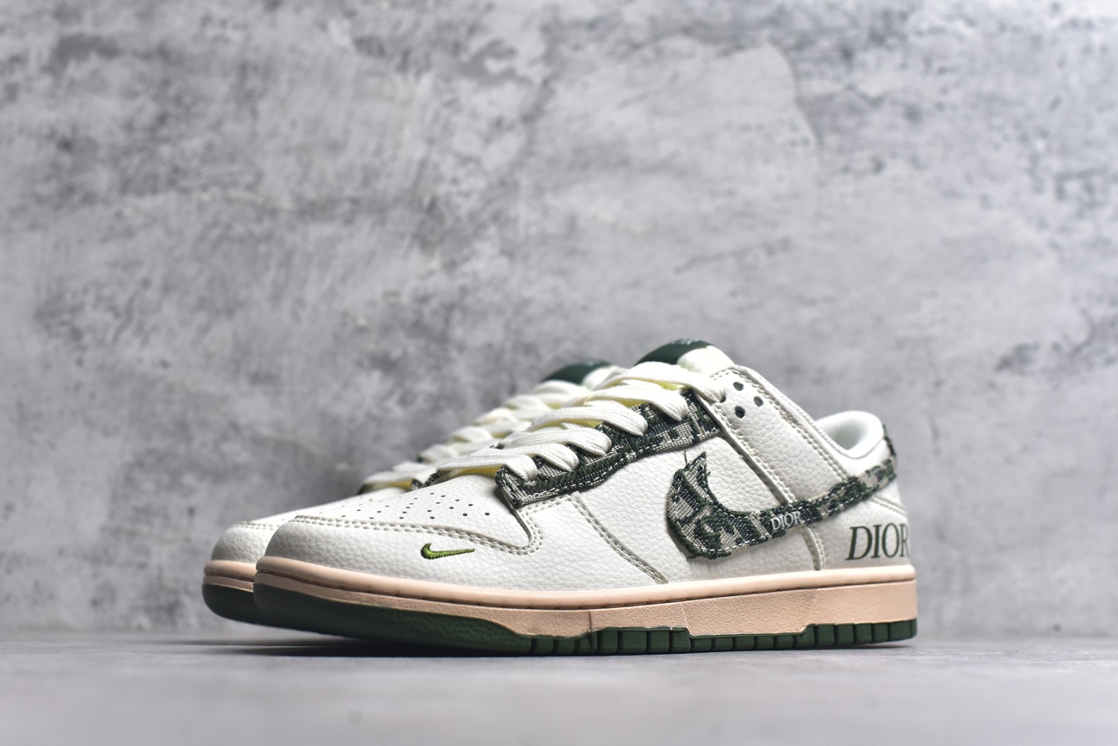 图片[2]-#Nike SB Dunk Low Dior联名 迷彩绿勾 周年高端定制 低帮休闲板鞋 FC1688-226 #定制鞋盒 大厂纯原品质出货 超高清洁度 皮料切割干净无任何毛边 细节完美 尺码：36 36.5 37.5 38 38.5 39 40 40.5 41 42 42.5 43 44 44.5 45 9.E5-选品中心