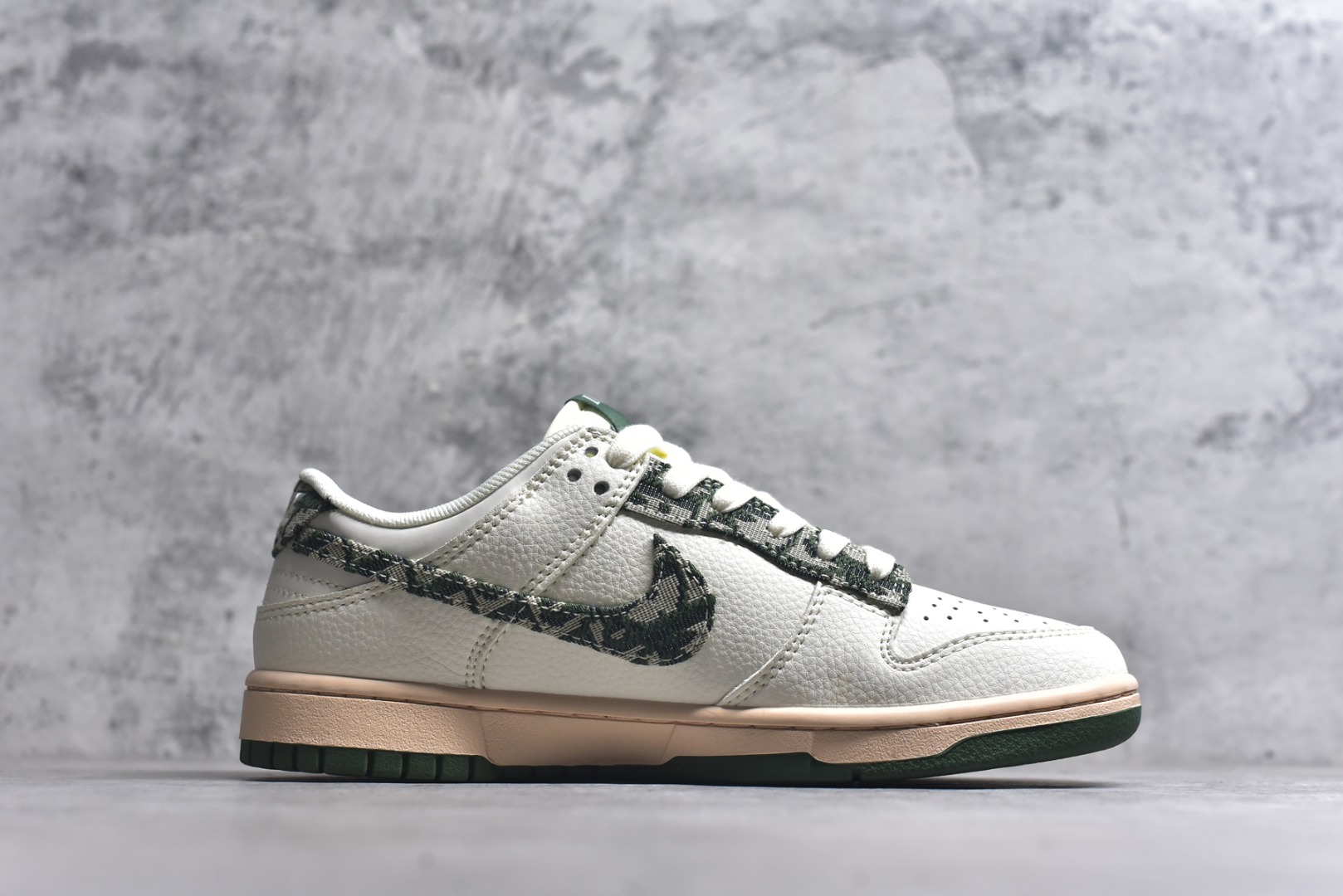 图片[3]-#Nike SB Dunk Low Dior联名 迷彩绿勾 周年高端定制 低帮休闲板鞋 FC1688-226 #定制鞋盒 大厂纯原品质出货 超高清洁度 皮料切割干净无任何毛边 细节完美 尺码：36 36.5 37.5 38 38.5 39 40 40.5 41 42 42.5 43 44 44.5 45 9.E5-选品中心