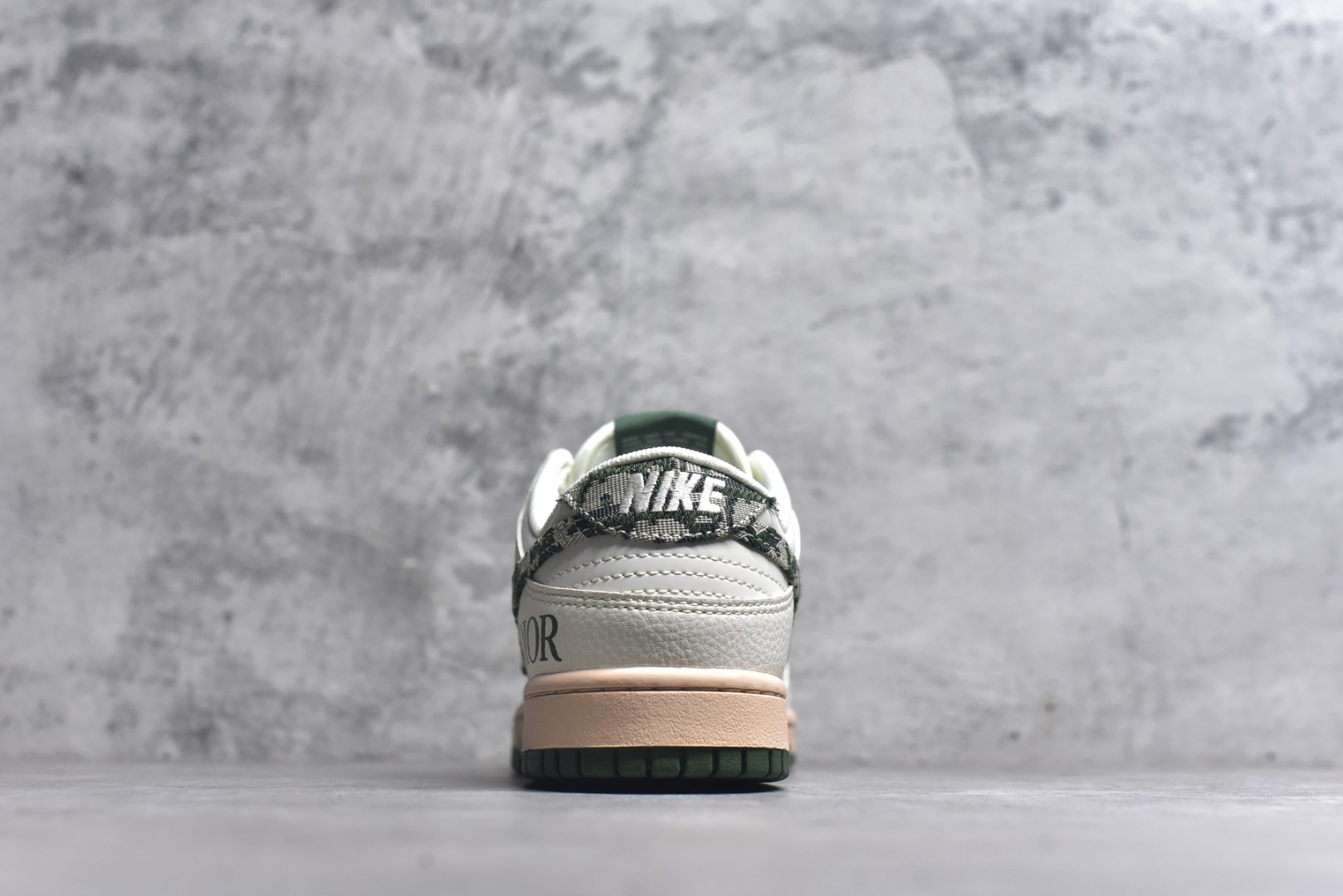 图片[5]-#Nike SB Dunk Low Dior联名 迷彩绿勾 周年高端定制 低帮休闲板鞋 FC1688-226 #定制鞋盒 大厂纯原品质出货 超高清洁度 皮料切割干净无任何毛边 细节完美 尺码：36 36.5 37.5 38 38.5 39 40 40.5 41 42 42.5 43 44 44.5 45 9.E5-选品中心