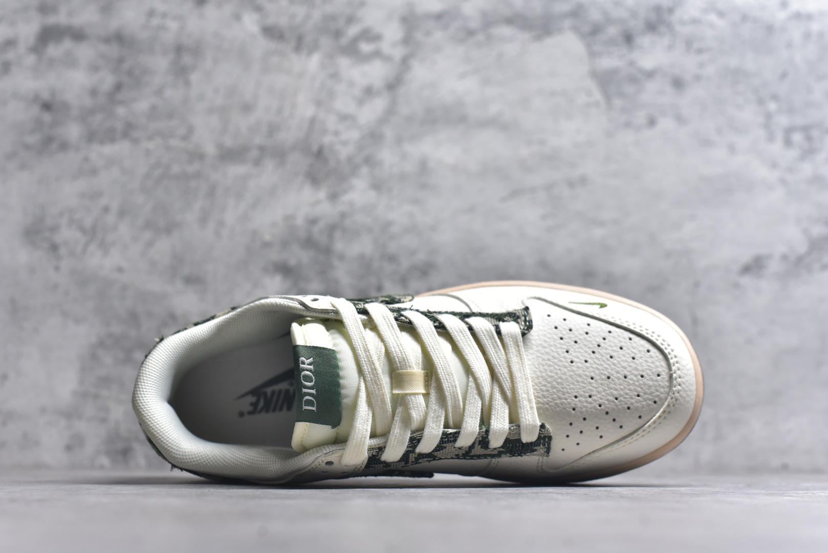 图片[4]-#Nike SB Dunk Low Dior联名 迷彩绿勾 周年高端定制 低帮休闲板鞋 FC1688-226 #定制鞋盒 大厂纯原品质出货 超高清洁度 皮料切割干净无任何毛边 细节完美 尺码：36 36.5 37.5 38 38.5 39 40 40.5 41 42 42.5 43 44 44.5 45 9.E5-选品中心