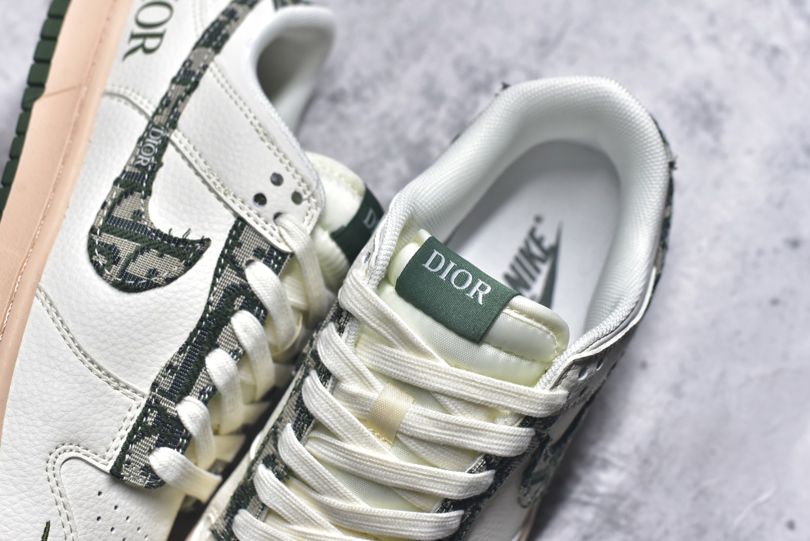 图片[9]-#Nike SB Dunk Low Dior联名 迷彩绿勾 周年高端定制 低帮休闲板鞋 FC1688-226 #定制鞋盒 大厂纯原品质出货 超高清洁度 皮料切割干净无任何毛边 细节完美 尺码：36 36.5 37.5 38 38.5 39 40 40.5 41 42 42.5 43 44 44.5 45 9.E5-选品中心