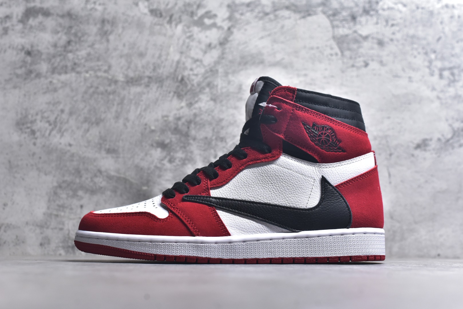 #Travis Scott x Air Jordan AJ1 High OG SP TS联名红白倒钩高帮 DH3277-601 全新改良批次 圈内最强倒钩系列 恪守真诚 承诺混一赔十 高端零售裸鞋圈特供批次 SZ原厂全套原楦原纸板冲刀磨具开发 原厂皮料加持 原厂港宝加持定型后跟R度完美 同源原厂电绣 飞翼针数密度立体效果一致 百分百一致原鞋 原厂拉帮工艺 针距密度一致 后跟弧度收口自然不对折 极致一眼正品既视感 进口玻璃冲刀皮料裁剪零毛边 全鞋电脑针车工艺 品控清洁度最高QC检验标准 免检产品 原厂订购鞋盒、鞋标、防尘纸、鞋撑、鞋带 追求极致的原厂味道 尺码：40.5 41 42 42.5 43 44 44.5 45 46 47.5 48.5-选品中心
