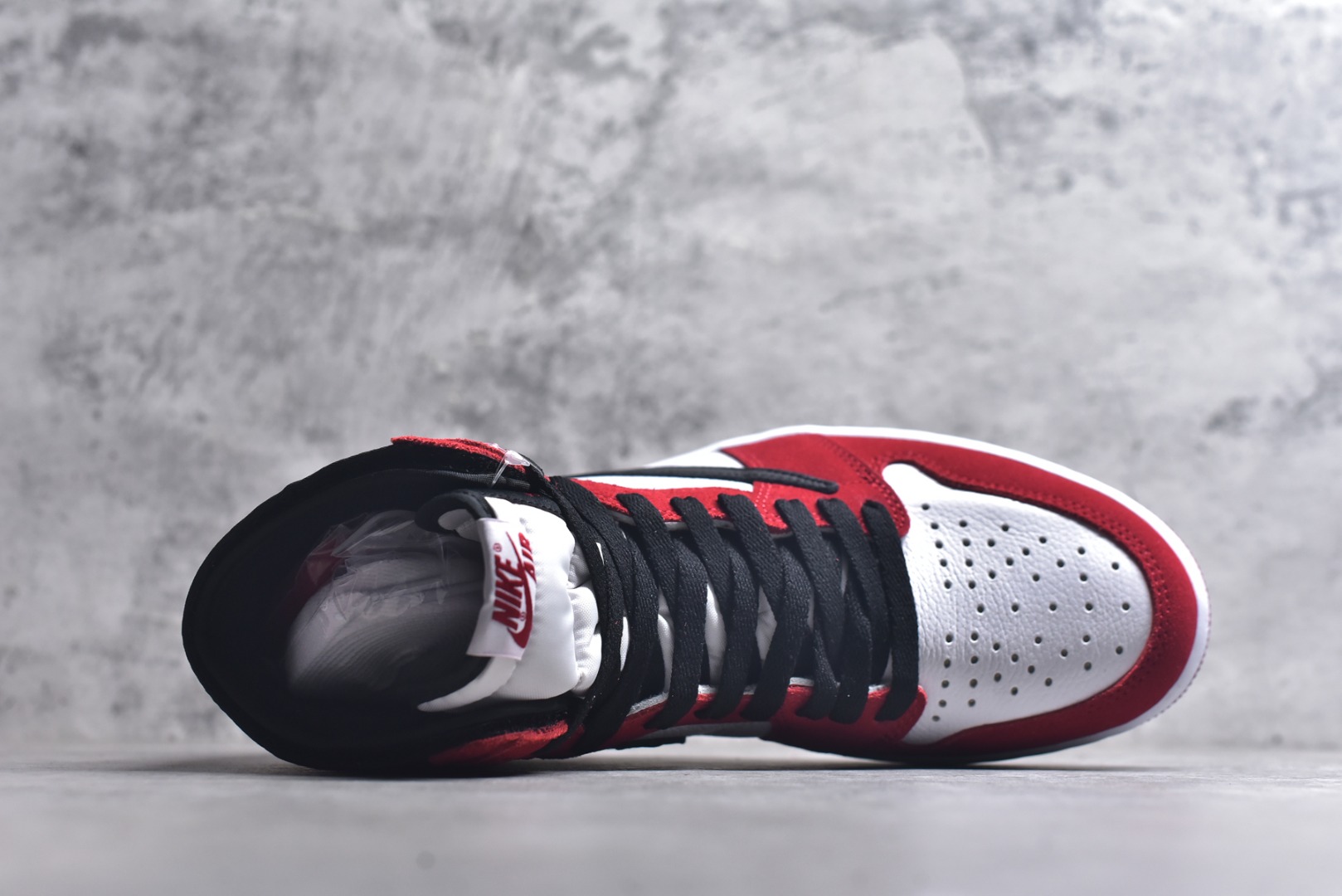 图片[4]-#Travis Scott x Air Jordan AJ1 High OG SP TS联名红白倒钩高帮 DH3277-601 全新改良批次 圈内最强倒钩系列 恪守真诚 承诺混一赔十 高端零售裸鞋圈特供批次 SZ原厂全套原楦原纸板冲刀磨具开发 原厂皮料加持 原厂港宝加持定型后跟R度完美 同源原厂电绣 飞翼针数密度立体效果一致 百分百一致原鞋 原厂拉帮工艺 针距密度一致 后跟弧度收口自然不对折 极致一眼正品既视感 进口玻璃冲刀皮料裁剪零毛边 全鞋电脑针车工艺 品控清洁度最高QC检验标准 免检产品 原厂订购鞋盒、鞋标、防尘纸、鞋撑、鞋带 追求极致的原厂味道 尺码：40.5 41 42 42.5 43 44 44.5 45 46 47.5 48.5-选品中心