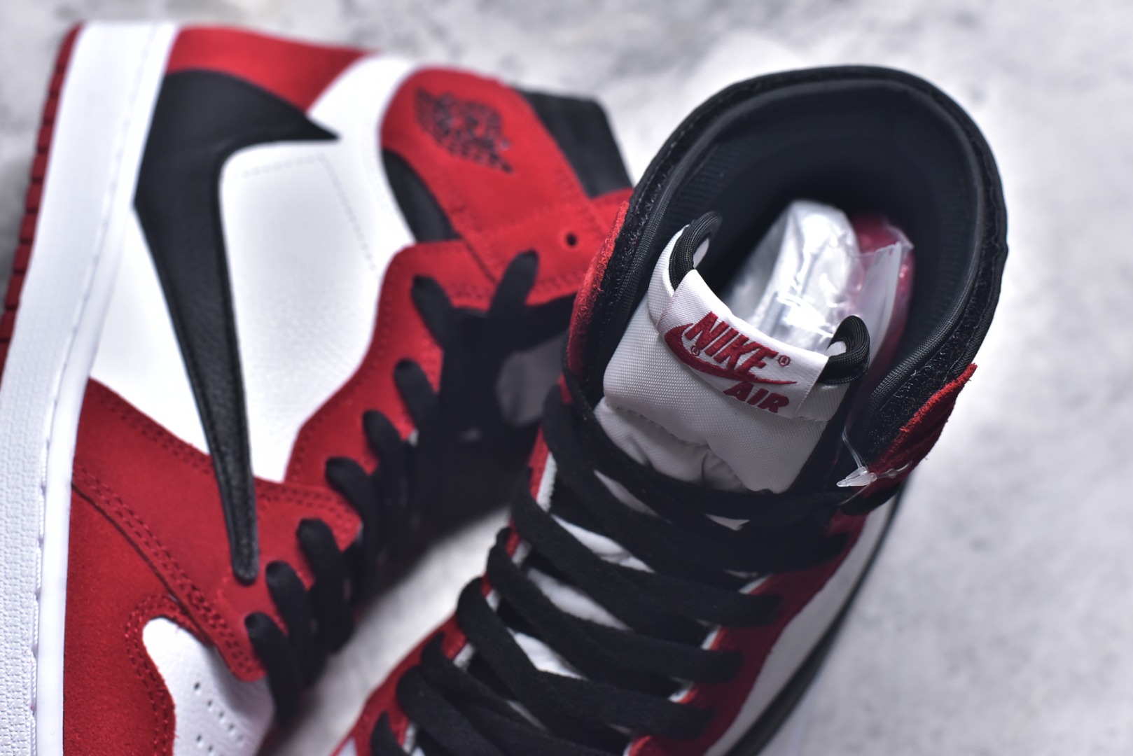 图片[9]-#Travis Scott x Air Jordan AJ1 High OG SP TS联名红白倒钩高帮 DH3277-601 全新改良批次 圈内最强倒钩系列 恪守真诚 承诺混一赔十 高端零售裸鞋圈特供批次 SZ原厂全套原楦原纸板冲刀磨具开发 原厂皮料加持 原厂港宝加持定型后跟R度完美 同源原厂电绣 飞翼针数密度立体效果一致 百分百一致原鞋 原厂拉帮工艺 针距密度一致 后跟弧度收口自然不对折 极致一眼正品既视感 进口玻璃冲刀皮料裁剪零毛边 全鞋电脑针车工艺 品控清洁度最高QC检验标准 免检产品 原厂订购鞋盒、鞋标、防尘纸、鞋撑、鞋带 追求极致的原厂味道 尺码：40.5 41 42 42.5 43 44 44.5 45 46 47.5 48.5-选品中心