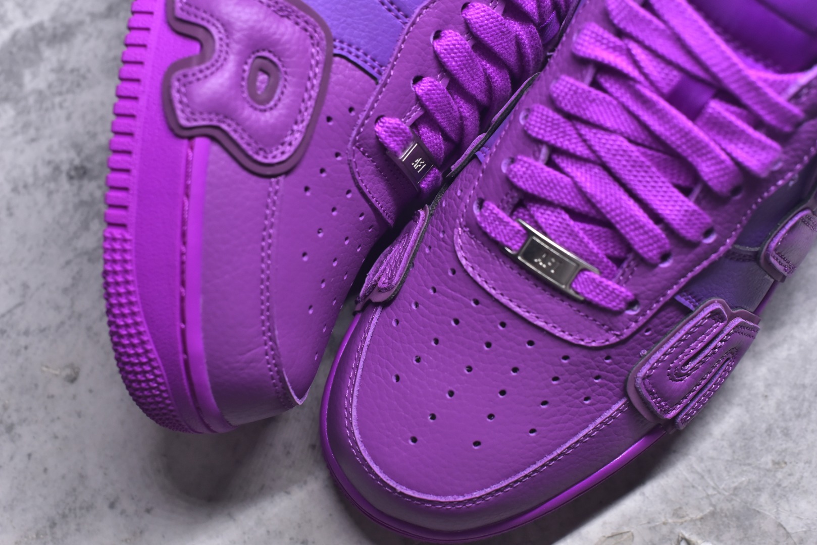 图片[8]-#CPFM x NK Air Force 1 Low 空军一号系列低帮 纯原生产线出品 市场唯一正确皮料卡色 区别其他版本 经典百搭休闲运动板鞋“联名放大补丁字母”近日，A$AP Bari 在其官方社交媒体上预告了 Cactus Plant Flea Market(CPFM) 和 Nike Air Force 1 Low 的全新配色。 #此次全新推出的紫色和苔藓绿配色，保留了原始黑白版标志性风格，均采用皮革鞋面、尼龙鞋舌、带有反光底衬的「AIR SUNSHINE」及同色 AF1 橡胶鞋底。 货号：FQ7069-500 尺码： 40 40.5 41 42 42.5 43 44 44.5 45 46 47.5 48-选品中心