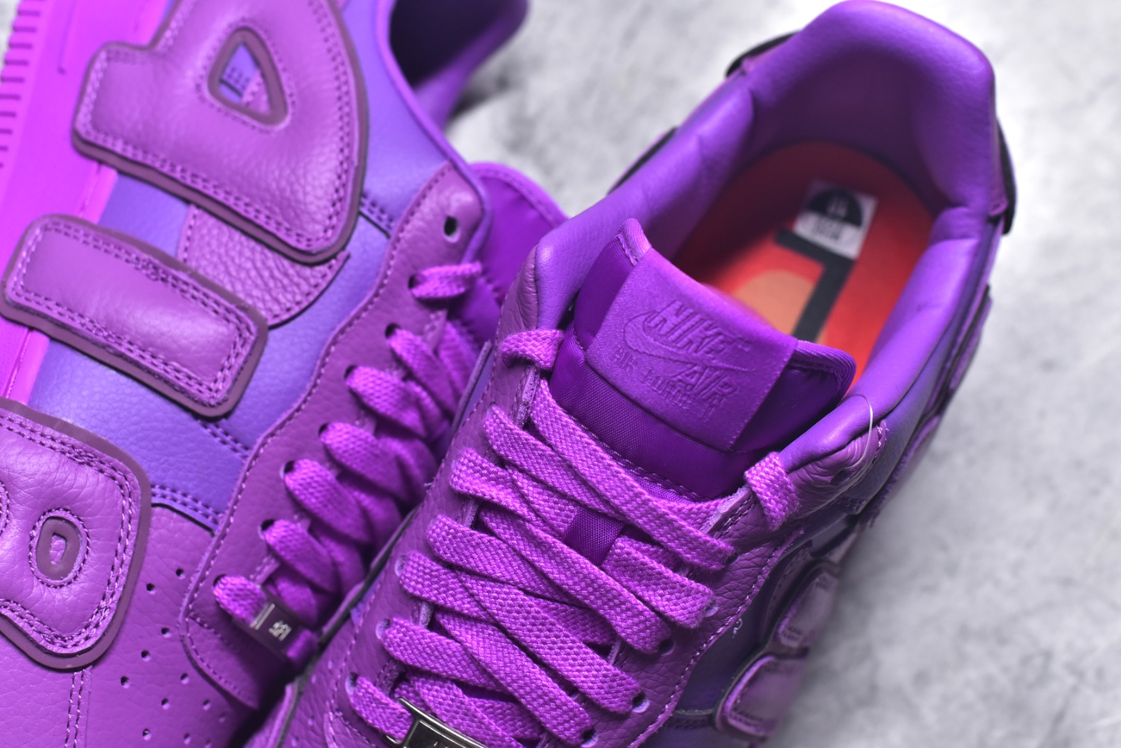 图片[9]-#CPFM x NK Air Force 1 Low 空军一号系列低帮 纯原生产线出品 市场唯一正确皮料卡色 区别其他版本 经典百搭休闲运动板鞋“联名放大补丁字母”近日，A$AP Bari 在其官方社交媒体上预告了 Cactus Plant Flea Market(CPFM) 和 Nike Air Force 1 Low 的全新配色。 #此次全新推出的紫色和苔藓绿配色，保留了原始黑白版标志性风格，均采用皮革鞋面、尼龙鞋舌、带有反光底衬的「AIR SUNSHINE」及同色 AF1 橡胶鞋底。 货号：FQ7069-500 尺码： 40 40.5 41 42 42.5 43 44 44.5 45 46 47.5 48-选品中心