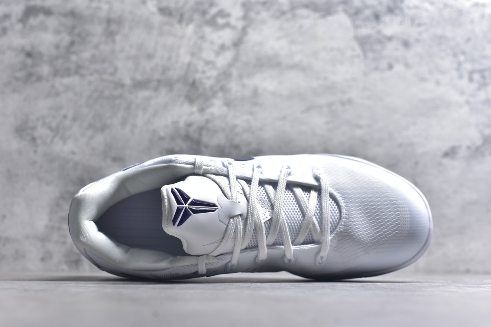 图片[4]-#Nike Kobe 9 Low Protro 科比九代舒适减震防滑低帮篮球鞋 湖人白紫 IH1401-100 React科技鞋垫加持 实战配置直接拉满 原楦纸板开发 鞋身流线型、后跟塑形 区分土肥圆 原厂针织鞋面一针一线匹配原版 全身鞋材卡料色独家定制 唯一万针立体刺绣SWOOSH 真实底模最大48.5 实战利器 专供海外市场 尺码：40 40.5 41 42 42.5 43 44 44.5 45 46 47.5 48.5 （脚宽、脚胖 建议买大半码）-选品中心