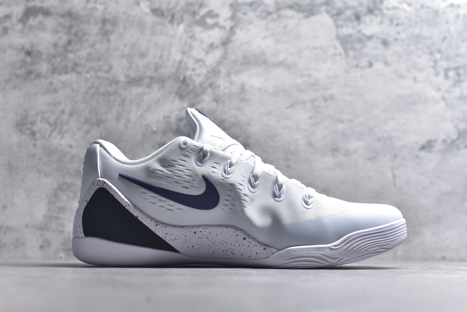 图片[3]-#Nike Kobe 9 Low Protro 科比九代舒适减震防滑低帮篮球鞋 湖人白紫 IH1401-100 React科技鞋垫加持 实战配置直接拉满 原楦纸板开发 鞋身流线型、后跟塑形 区分土肥圆 原厂针织鞋面一针一线匹配原版 全身鞋材卡料色独家定制 唯一万针立体刺绣SWOOSH 真实底模最大48.5 实战利器 专供海外市场 尺码：40 40.5 41 42 42.5 43 44 44.5 45 46 47.5 48.5 （脚宽、脚胖 建议买大半码）-选品中心