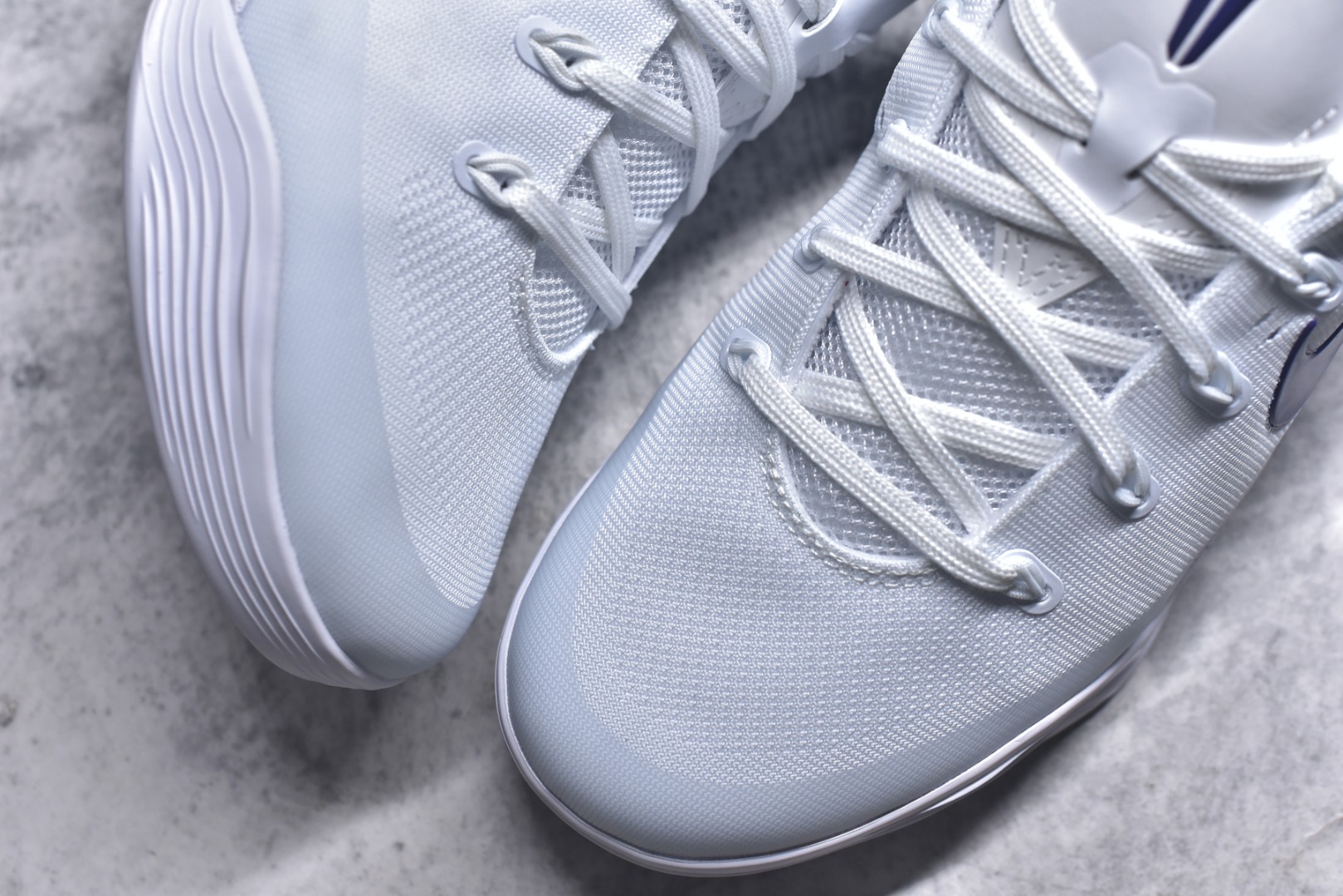 图片[8]-#Nike Kobe 9 Low Protro 科比九代舒适减震防滑低帮篮球鞋 湖人白紫 IH1401-100 React科技鞋垫加持 实战配置直接拉满 原楦纸板开发 鞋身流线型、后跟塑形 区分土肥圆 原厂针织鞋面一针一线匹配原版 全身鞋材卡料色独家定制 唯一万针立体刺绣SWOOSH 真实底模最大48.5 实战利器 专供海外市场 尺码：40 40.5 41 42 42.5 43 44 44.5 45 46 47.5 48.5 （脚宽、脚胖 建议买大半码）-选品中心