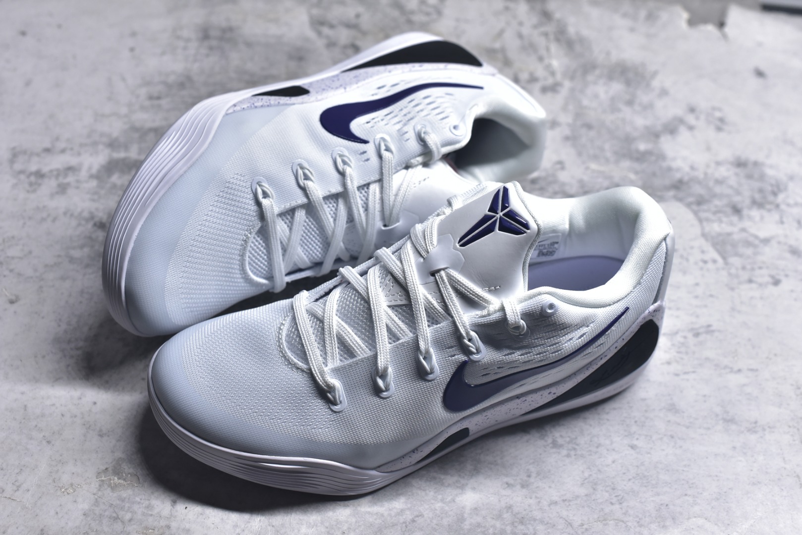 图片[7]-#Nike Kobe 9 Low Protro 科比九代舒适减震防滑低帮篮球鞋 湖人白紫 IH1401-100 React科技鞋垫加持 实战配置直接拉满 原楦纸板开发 鞋身流线型、后跟塑形 区分土肥圆 原厂针织鞋面一针一线匹配原版 全身鞋材卡料色独家定制 唯一万针立体刺绣SWOOSH 真实底模最大48.5 实战利器 专供海外市场 尺码：40 40.5 41 42 42.5 43 44 44.5 45 46 47.5 48.5 （脚宽、脚胖 建议买大半码）-选品中心