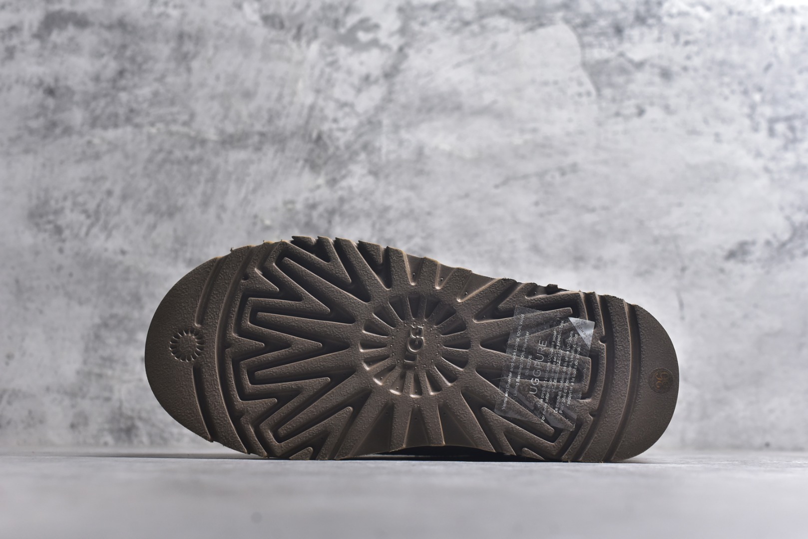 图片[6]-#X1 全网最齐 ugg 90个配色 市面顶级版本 UGG Mini中厚底短筒3cm 小红书爆款 广州外贸大厂生产 鞋头到鞋垫真羊皮毛一体 独立外盒包装 芯片 带防水工艺 区别市面任何版本 5cm厚底 独立原版开发大底 羊绒鞋垫 冬季保暖外出 家居都是很适合的选择 进年uug推出款式系列 局部偏向年轻消费者喜好 也走到时尚潮流穿搭的前沿 鞋身材质 防泼水涂层翻毛皮鞋面 17毫米UGGPURE™植入式羊毛内底 轻便防滑舒适橡胶外底 带有品牌LOGO商标 带全套包装 尺码： 35 36 37 38 39 40-选品中心