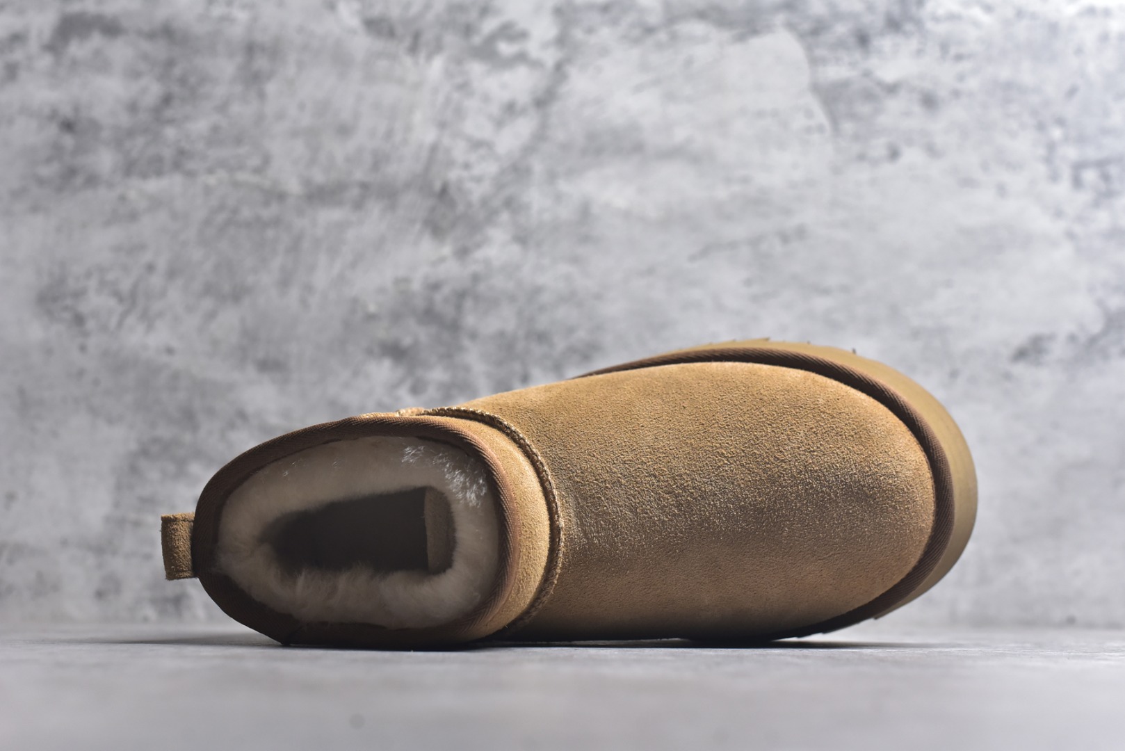 图片[4]-#X1 全网最齐 ugg 90个配色 市面顶级版本 UGG Mini中厚底短筒3cm 小红书爆款 广州外贸大厂生产 鞋头到鞋垫真羊皮毛一体 独立外盒包装 芯片 带防水工艺 区别市面任何版本 5cm厚底 独立原版开发大底 羊绒鞋垫 冬季保暖外出 家居都是很适合的选择 进年uug推出款式系列 局部偏向年轻消费者喜好 也走到时尚潮流穿搭的前沿 鞋身材质 防泼水涂层翻毛皮鞋面 17毫米UGGPURE™植入式羊毛内底 轻便防滑舒适橡胶外底 带有品牌LOGO商标 带全套包装 尺码： 35 36 37 38 39 40-选品中心