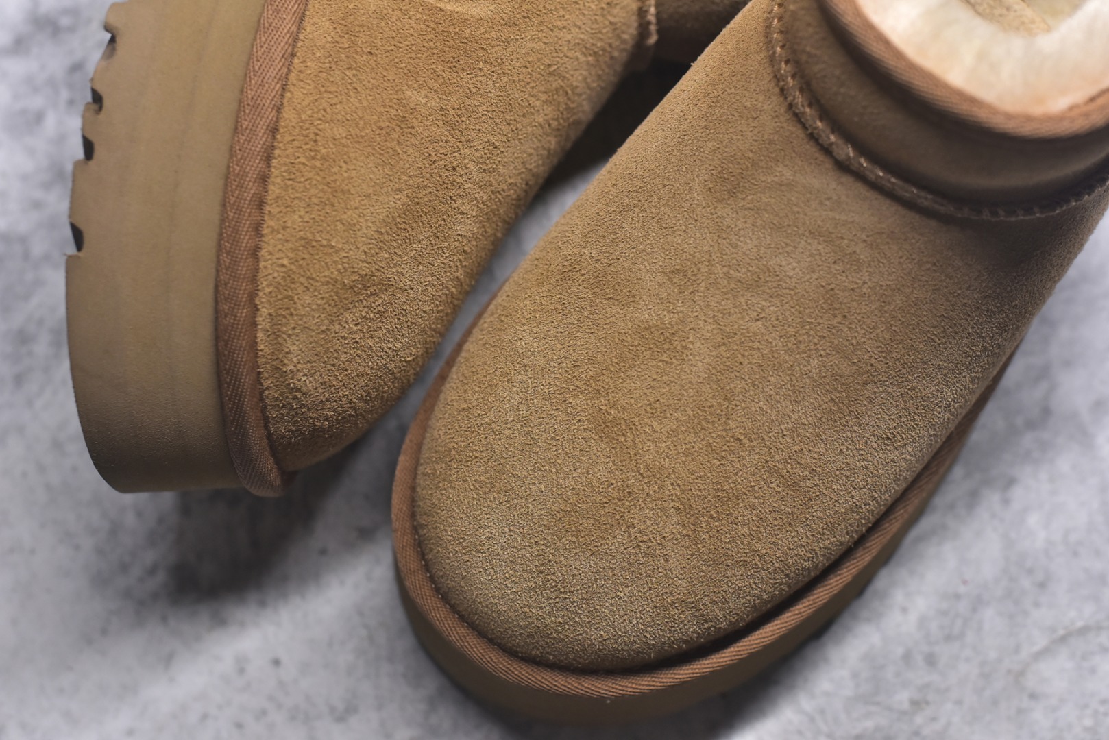 图片[8]-#X1 全网最齐 ugg 90个配色 市面顶级版本 UGG Mini中厚底短筒3cm 小红书爆款 广州外贸大厂生产 鞋头到鞋垫真羊皮毛一体 独立外盒包装 芯片 带防水工艺 区别市面任何版本 5cm厚底 独立原版开发大底 羊绒鞋垫 冬季保暖外出 家居都是很适合的选择 进年uug推出款式系列 局部偏向年轻消费者喜好 也走到时尚潮流穿搭的前沿 鞋身材质 防泼水涂层翻毛皮鞋面 17毫米UGGPURE™植入式羊毛内底 轻便防滑舒适橡胶外底 带有品牌LOGO商标 带全套包装 尺码： 35 36 37 38 39 40-选品中心