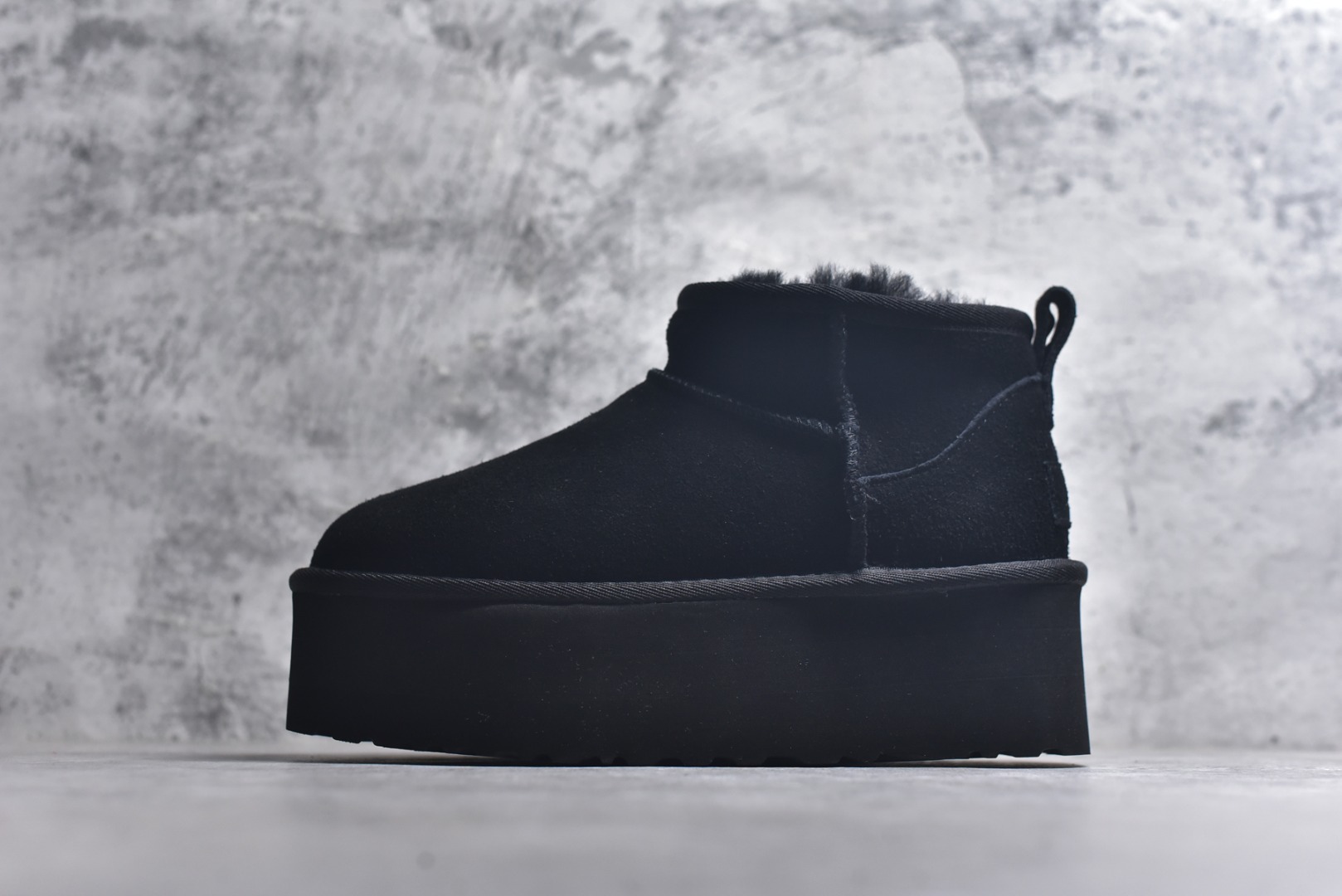 #X1 全网最齐 ugg 90个配色 市面顶级版本 UGG Mini厚底短筒5cm 小红书爆款 广州外贸大厂生产 鞋头到鞋垫真羊皮毛一体 独立外盒包装 芯片 带防水工艺 区别市面任何版本 5cm厚底 独立原版开发大底 羊绒鞋垫 冬季保暖外出 家居都是很适合的选择 进年uug推出款式系列 局部偏向年轻消费者喜好 也走到时尚潮流穿搭的前沿 鞋身材质 防泼水涂层翻毛皮鞋面 17毫米UGGPURE™植入式羊毛内底 轻便防滑舒适橡胶外底 带有品牌LOGO商标 带全套包装 尺码： 35 36 37 38 39 40-选品中心