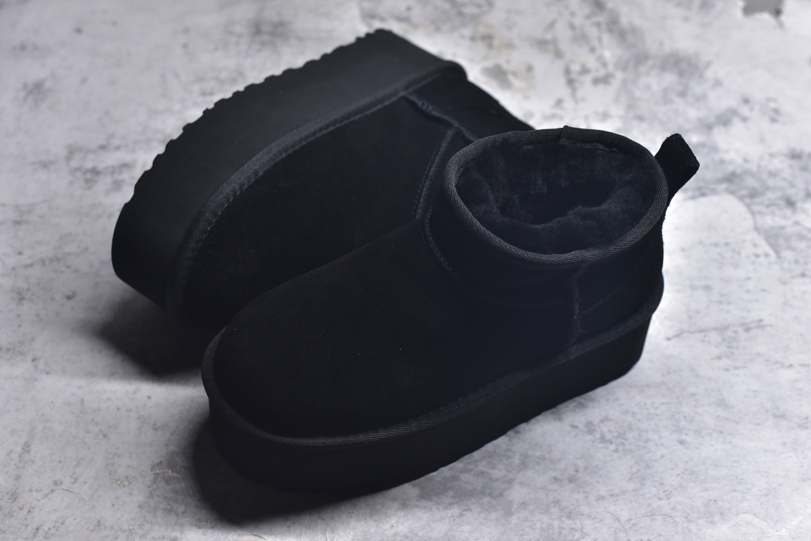 图片[7]-#X1 全网最齐 ugg 90个配色 市面顶级版本 UGG Mini厚底短筒5cm 小红书爆款 广州外贸大厂生产 鞋头到鞋垫真羊皮毛一体 独立外盒包装 芯片 带防水工艺 区别市面任何版本 5cm厚底 独立原版开发大底 羊绒鞋垫 冬季保暖外出 家居都是很适合的选择 进年uug推出款式系列 局部偏向年轻消费者喜好 也走到时尚潮流穿搭的前沿 鞋身材质 防泼水涂层翻毛皮鞋面 17毫米UGGPURE™植入式羊毛内底 轻便防滑舒适橡胶外底 带有品牌LOGO商标 带全套包装 尺码： 35 36 37 38 39 40-选品中心