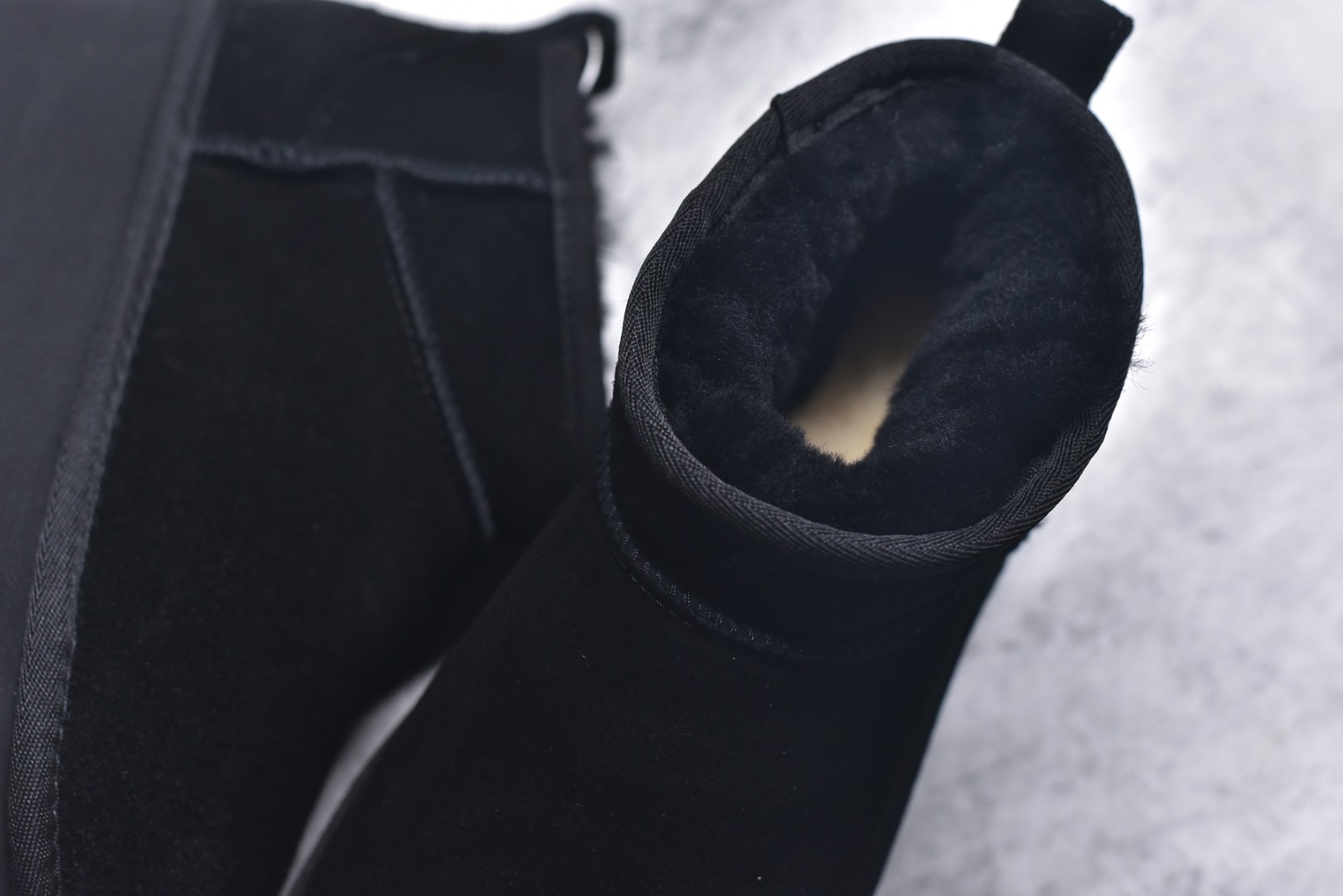 图片[9]-#X1 全网最齐 ugg 90个配色 市面顶级版本 UGG Mini厚底短筒5cm 小红书爆款 广州外贸大厂生产 鞋头到鞋垫真羊皮毛一体 独立外盒包装 芯片 带防水工艺 区别市面任何版本 5cm厚底 独立原版开发大底 羊绒鞋垫 冬季保暖外出 家居都是很适合的选择 进年uug推出款式系列 局部偏向年轻消费者喜好 也走到时尚潮流穿搭的前沿 鞋身材质 防泼水涂层翻毛皮鞋面 17毫米UGGPURE™植入式羊毛内底 轻便防滑舒适橡胶外底 带有品牌LOGO商标 带全套包装 尺码： 35 36 37 38 39 40-选品中心