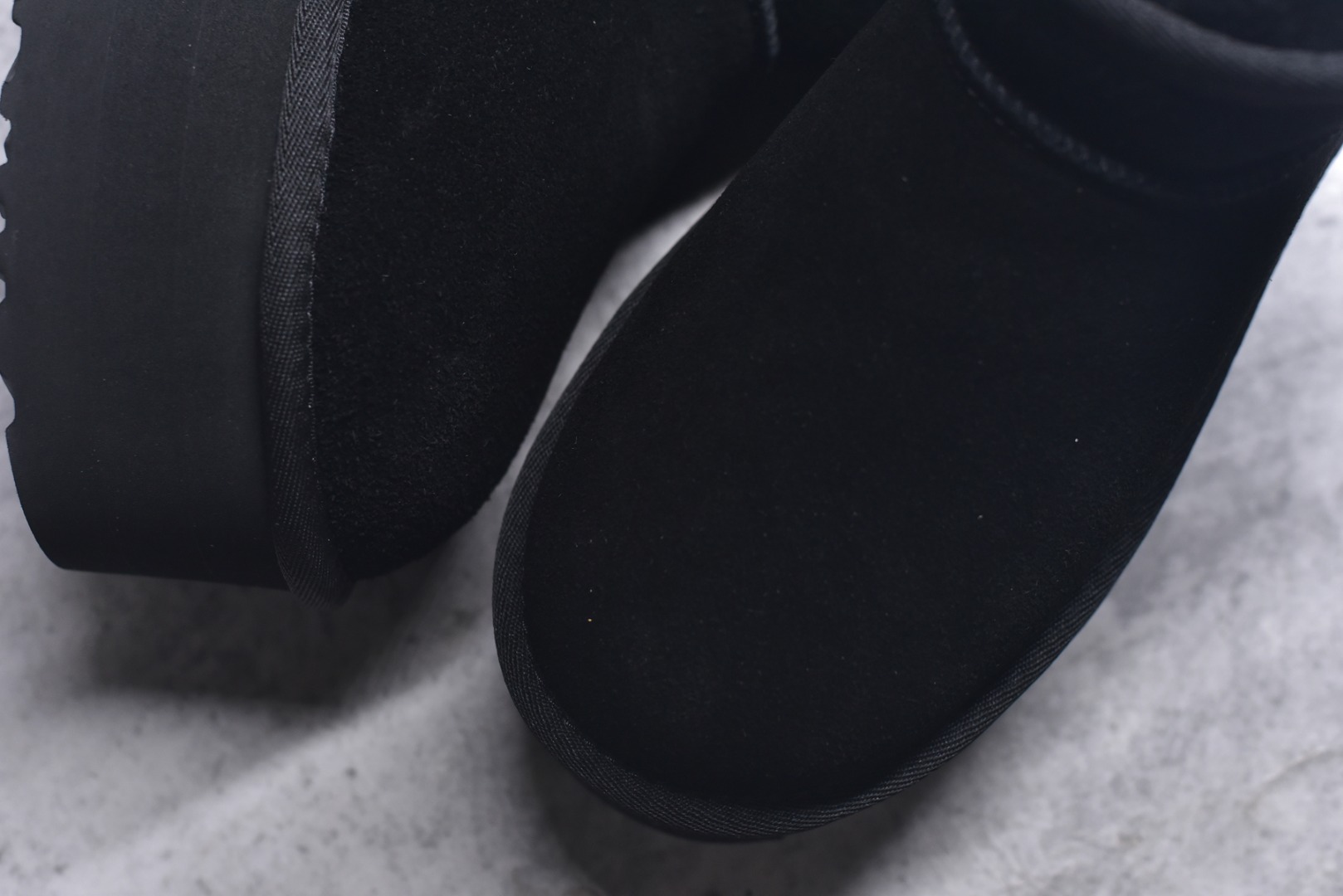 图片[8]-#X1 全网最齐 ugg 90个配色 市面顶级版本 UGG Mini厚底短筒5cm 小红书爆款 广州外贸大厂生产 鞋头到鞋垫真羊皮毛一体 独立外盒包装 芯片 带防水工艺 区别市面任何版本 5cm厚底 独立原版开发大底 羊绒鞋垫 冬季保暖外出 家居都是很适合的选择 进年uug推出款式系列 局部偏向年轻消费者喜好 也走到时尚潮流穿搭的前沿 鞋身材质 防泼水涂层翻毛皮鞋面 17毫米UGGPURE™植入式羊毛内底 轻便防滑舒适橡胶外底 带有品牌LOGO商标 带全套包装 尺码： 35 36 37 38 39 40-选品中心