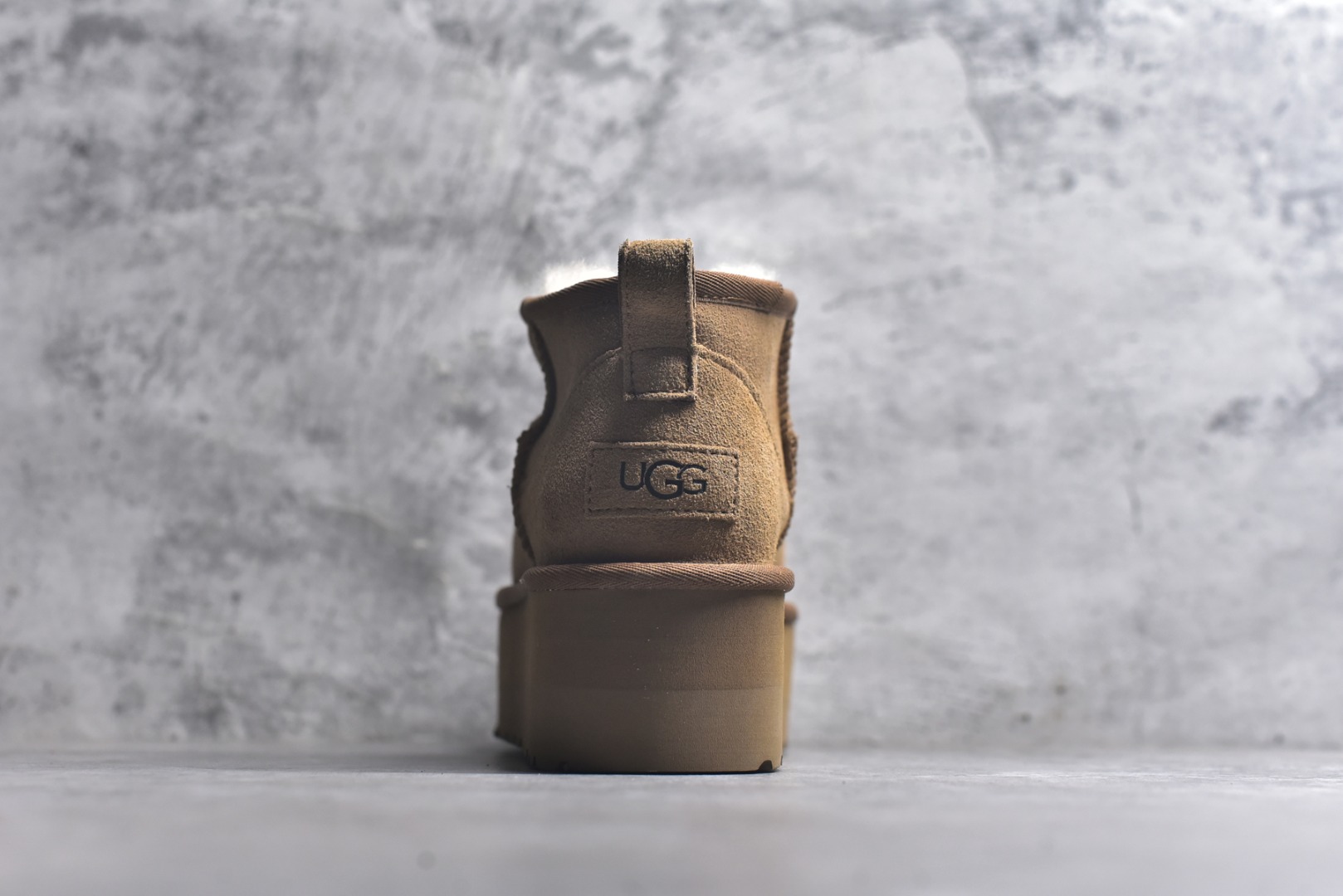 图片[5]-#X1 全网最齐 ugg 90个配色 市面顶级版本 UGG Mini厚底短筒5cm 小红书爆款 广州外贸大厂生产 鞋头到鞋垫真羊皮毛一体 独立外盒包装 芯片 带防水工艺 区别市面任何版本 5cm厚底 独立原版开发大底 羊绒鞋垫 冬季保暖外出 家居都是很适合的选择 进年uug推出款式系列 局部偏向年轻消费者喜好 也走到时尚潮流穿搭的前沿 鞋身材质 防泼水涂层翻毛皮鞋面 17毫米UGGPURE™植入式羊毛内底 轻便防滑舒适橡胶外底 带有品牌LOGO商标 带全套包装 尺码： 35 36 37 38 39 40-选品中心