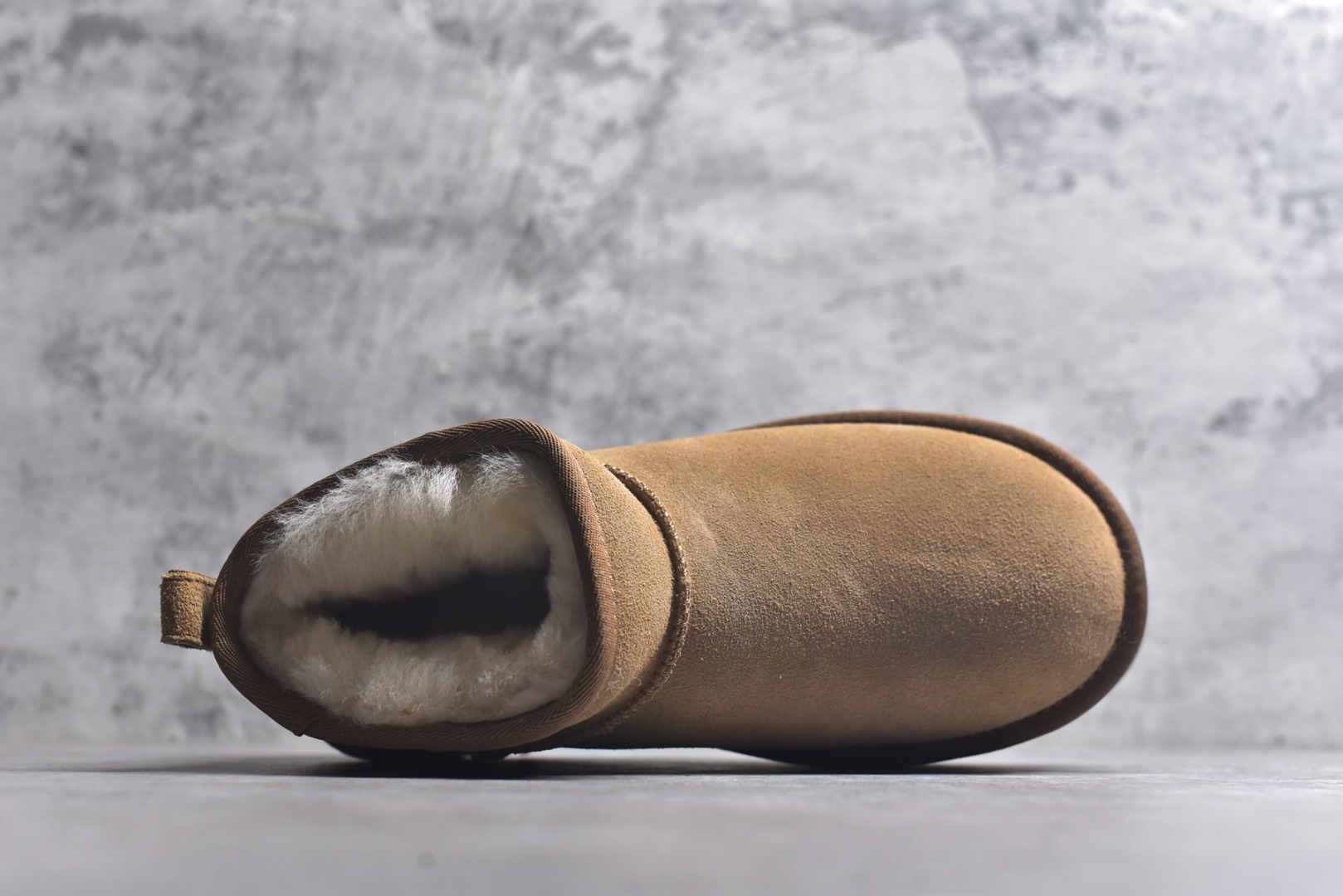 图片[4]-#X1 全网最齐 ugg 90个配色 市面顶级版本 UGG Mini厚底短筒5cm 小红书爆款 广州外贸大厂生产 鞋头到鞋垫真羊皮毛一体 独立外盒包装 芯片 带防水工艺 区别市面任何版本 5cm厚底 独立原版开发大底 羊绒鞋垫 冬季保暖外出 家居都是很适合的选择 进年uug推出款式系列 局部偏向年轻消费者喜好 也走到时尚潮流穿搭的前沿 鞋身材质 防泼水涂层翻毛皮鞋面 17毫米UGGPURE™植入式羊毛内底 轻便防滑舒适橡胶外底 带有品牌LOGO商标 带全套包装 尺码： 35 36 37 38 39 40-选品中心