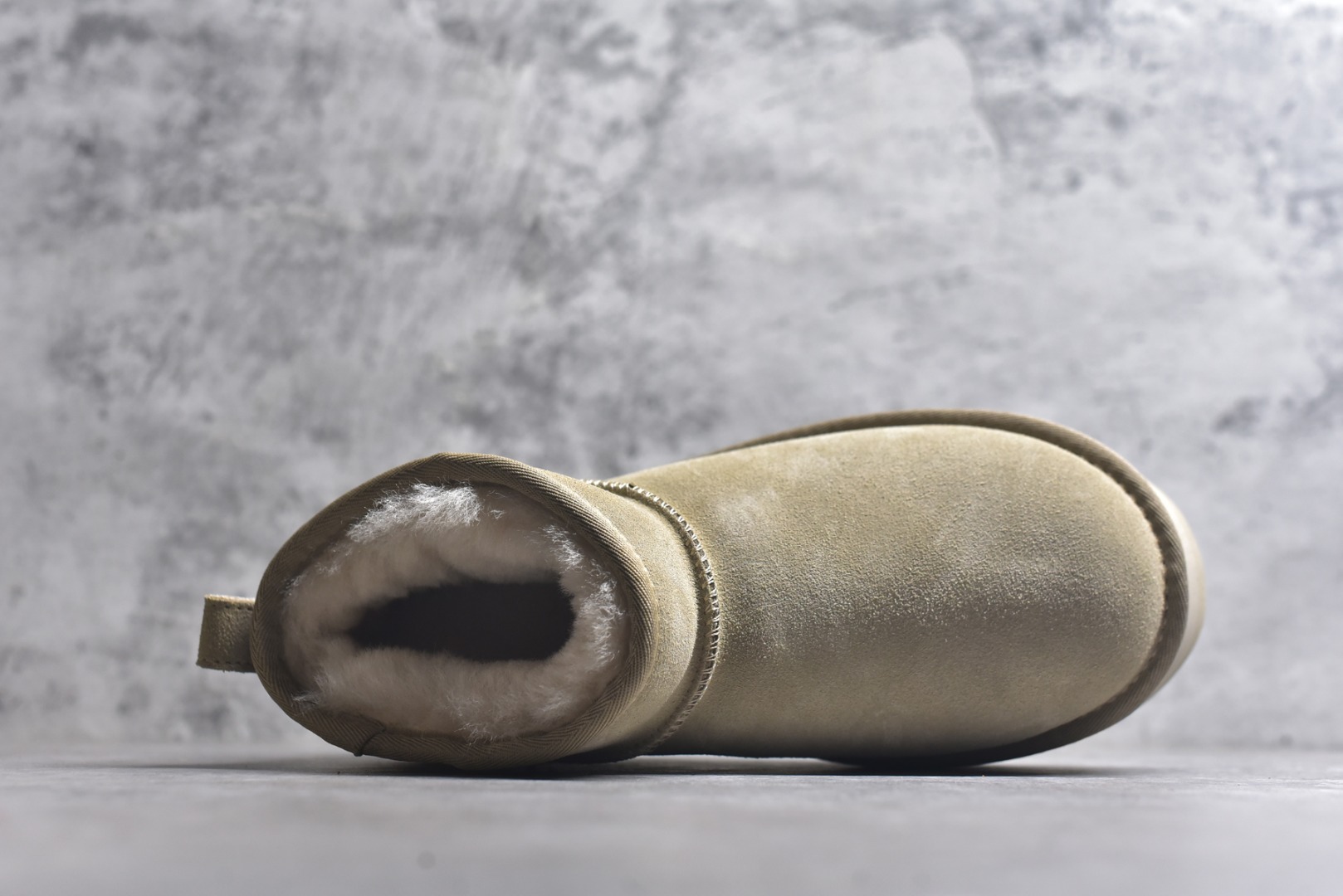 图片[4]-#X1 全网最齐 ugg 90个配色 市面顶级版本 UGG Mini厚底短筒5cm 小红书爆款 广州外贸大厂生产 鞋头到鞋垫真羊皮毛一体 独立外盒包装 芯片 带防水工艺 区别市面任何版本 5cm厚底 独立原版开发大底 羊绒鞋垫 冬季保暖外出 家居都是很适合的选择 进年uug推出款式系列 局部偏向年轻消费者喜好 也走到时尚潮流穿搭的前沿 鞋身材质 防泼水涂层翻毛皮鞋面 17毫米UGGPURE™植入式羊毛内底 轻便防滑舒适橡胶外底 带有品牌LOGO商标 带全套包装 尺码： 35 36 37 38 39 40-选品中心