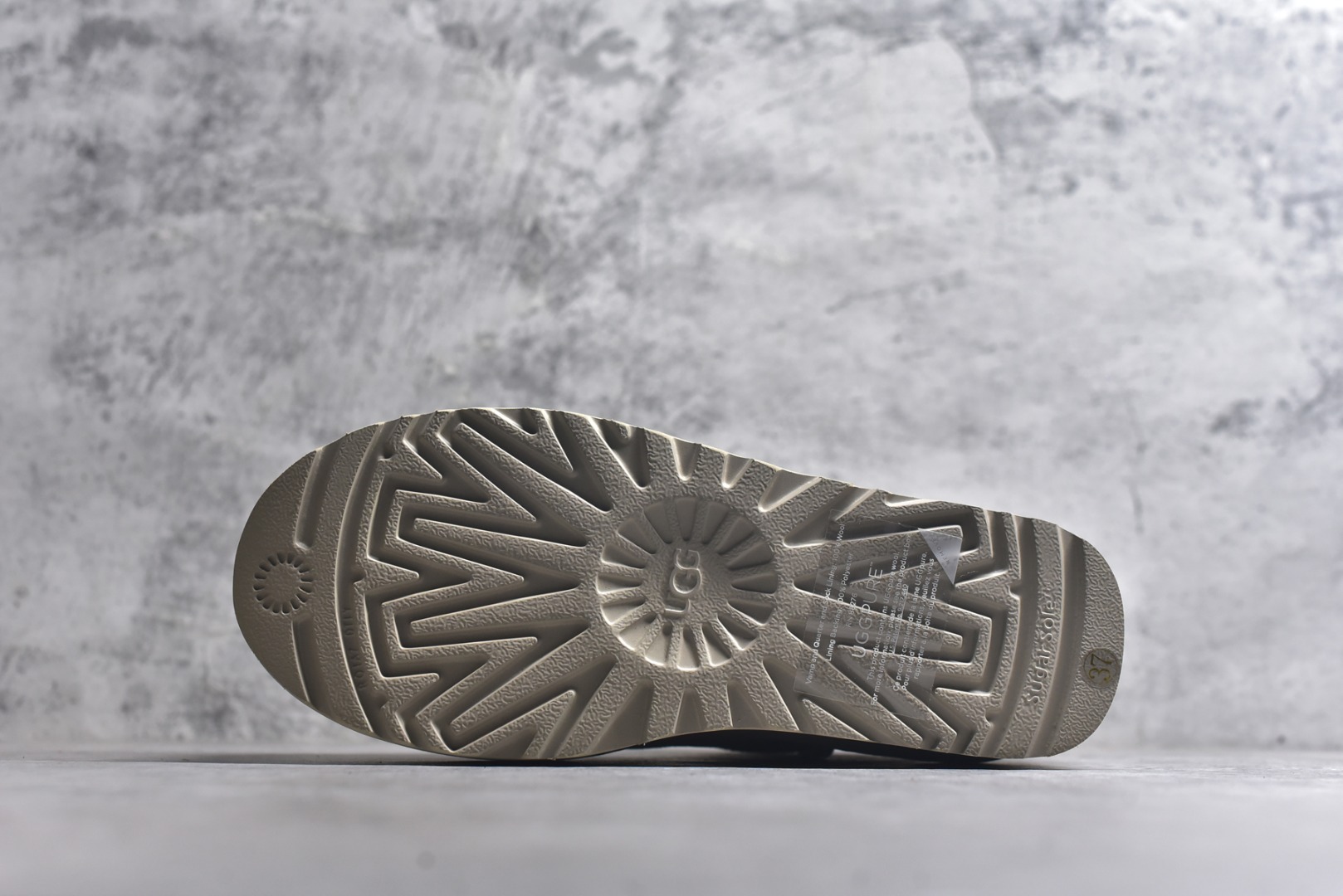 图片[6]-#X1 全网最齐 ugg 90个配色 市面顶级版本 UGG Mini厚底短筒5cm 小红书爆款 广州外贸大厂生产 鞋头到鞋垫真羊皮毛一体 独立外盒包装 芯片 带防水工艺 区别市面任何版本 5cm厚底 独立原版开发大底 羊绒鞋垫 冬季保暖外出 家居都是很适合的选择 进年uug推出款式系列 局部偏向年轻消费者喜好 也走到时尚潮流穿搭的前沿 鞋身材质 防泼水涂层翻毛皮鞋面 17毫米UGGPURE™植入式羊毛内底 轻便防滑舒适橡胶外底 带有品牌LOGO商标 带全套包装 尺码： 35 36 37 38 39 40-选品中心