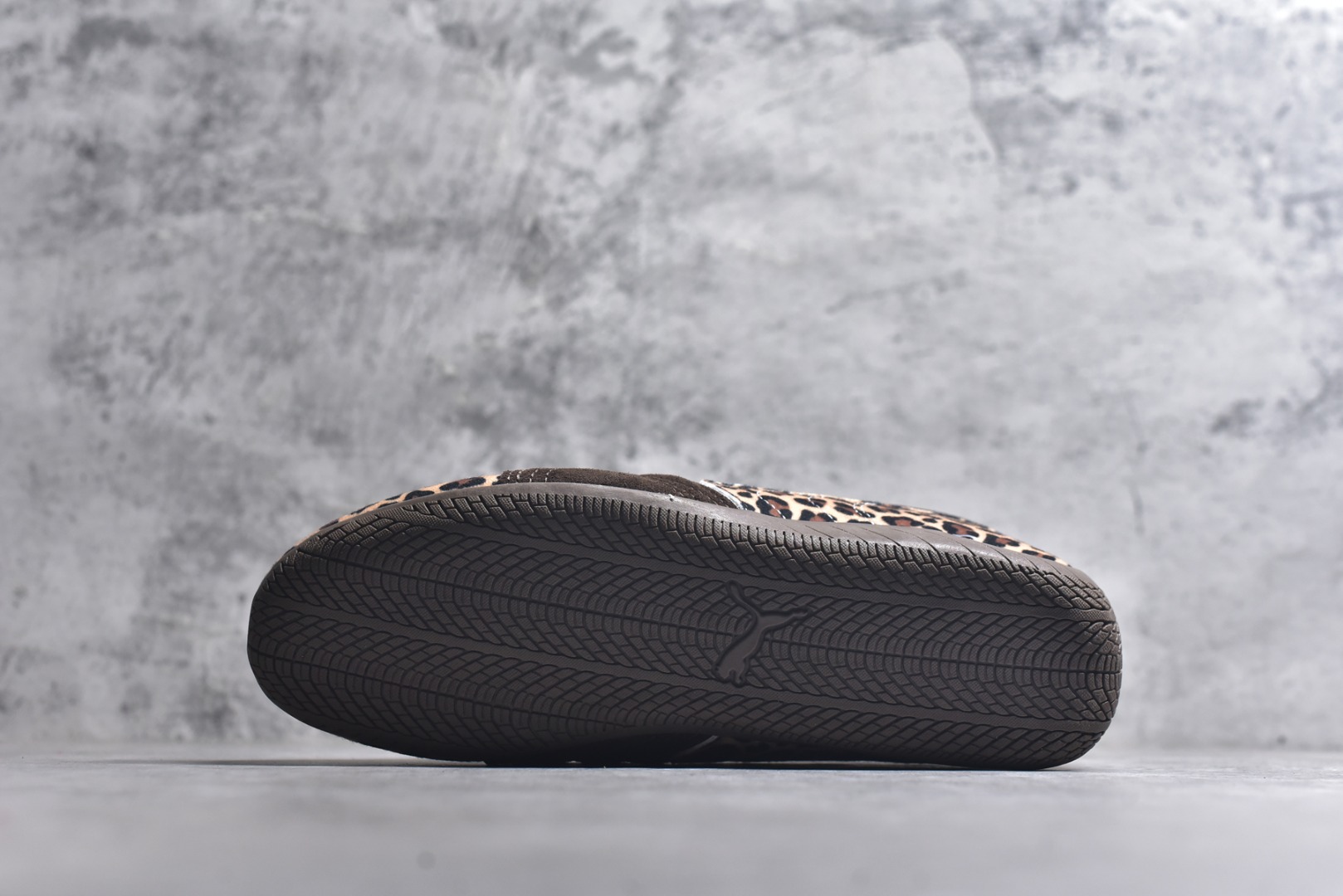 图片[6]-#Puma Speedcat OG Sparco 彪马罗马阿莫尔系列 复古运动休闲赛车跑鞋 全球知名运动品牌PUMA赛车系列 以趣味十足又前卫复古的设计引领潮流 将赛道精神融入街头时尚 开启前卫竞速之旅 主打前卫复古风 Roma鞋款的鞋侧以复古的流线造型 经典Logo 巧妙吸睛 而Speedcat鞋款以亮眼三色条纹元素缀以舒适鞋面 赋予了独特的个性美学 演绎赛车的无尽能量 货号：406690-01 尺码： 35-45-选品中心