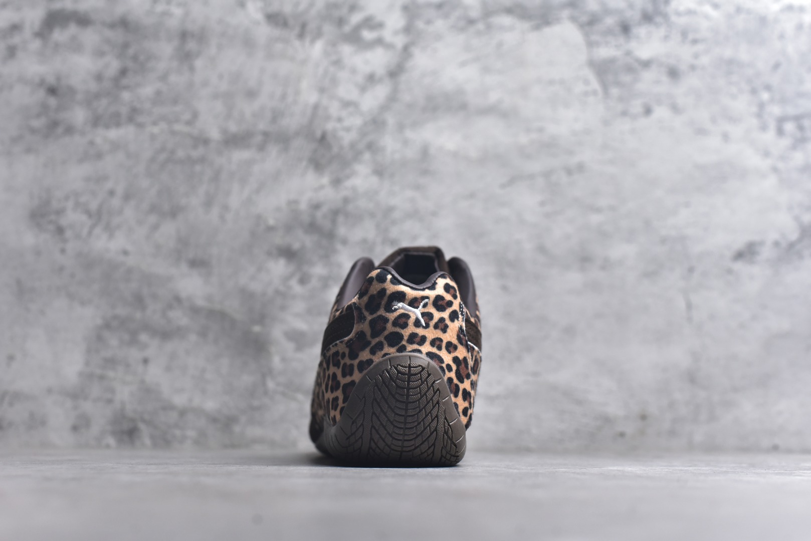 图片[5]-#Puma Speedcat OG Sparco 彪马罗马阿莫尔系列 复古运动休闲赛车跑鞋 全球知名运动品牌PUMA赛车系列 以趣味十足又前卫复古的设计引领潮流 将赛道精神融入街头时尚 开启前卫竞速之旅 主打前卫复古风 Roma鞋款的鞋侧以复古的流线造型 经典Logo 巧妙吸睛 而Speedcat鞋款以亮眼三色条纹元素缀以舒适鞋面 赋予了独特的个性美学 演绎赛车的无尽能量 货号：406690-01 尺码： 35-45-选品中心