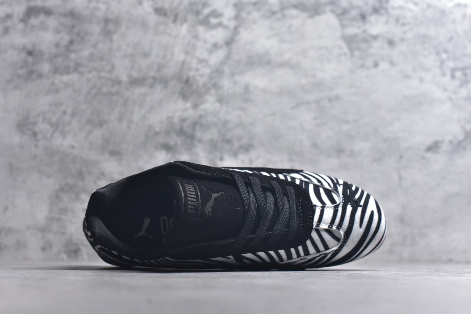 图片[4]-#Puma Speedcat OG Sparco 彪马罗马阿莫尔系列 复古运动休闲赛车跑鞋 全球知名运动品牌PUMA赛车系列 以趣味十足又前卫复古的设计引领潮流 将赛道精神融入街头时尚 开启前卫竞速之旅 主打前卫复古风 Roma鞋款的鞋侧以复古的流线造型 经典Logo 巧妙吸睛 而Speedcat鞋款以亮眼三色条纹元素缀以舒适鞋面 赋予了独特的个性美学 演绎赛车的无尽能量 货号：40335601 尺码： 35-45-选品中心