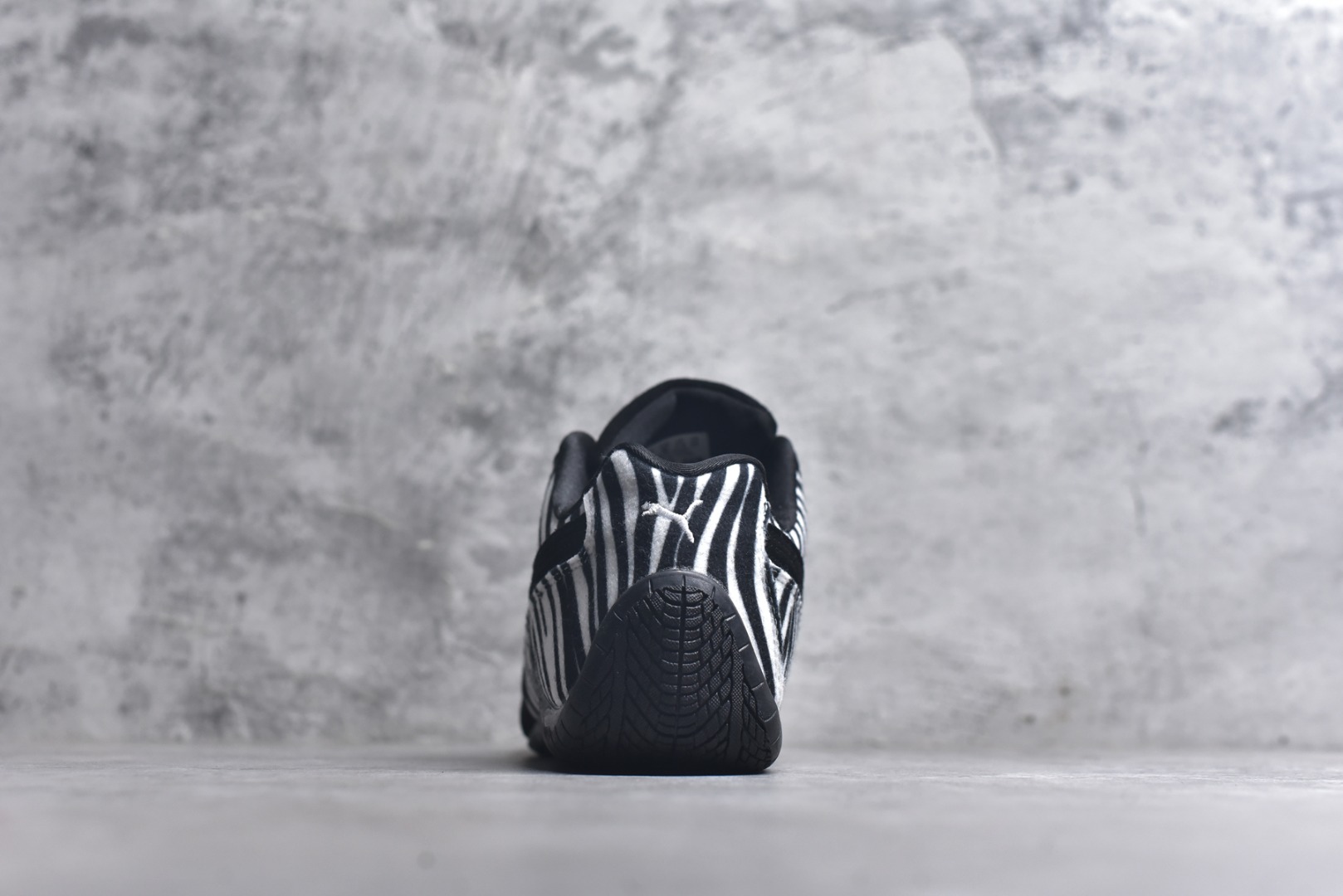 图片[5]-#Puma Speedcat OG Sparco 彪马罗马阿莫尔系列 复古运动休闲赛车跑鞋 全球知名运动品牌PUMA赛车系列 以趣味十足又前卫复古的设计引领潮流 将赛道精神融入街头时尚 开启前卫竞速之旅 主打前卫复古风 Roma鞋款的鞋侧以复古的流线造型 经典Logo 巧妙吸睛 而Speedcat鞋款以亮眼三色条纹元素缀以舒适鞋面 赋予了独特的个性美学 演绎赛车的无尽能量 货号：40335601 尺码： 35-45-选品中心